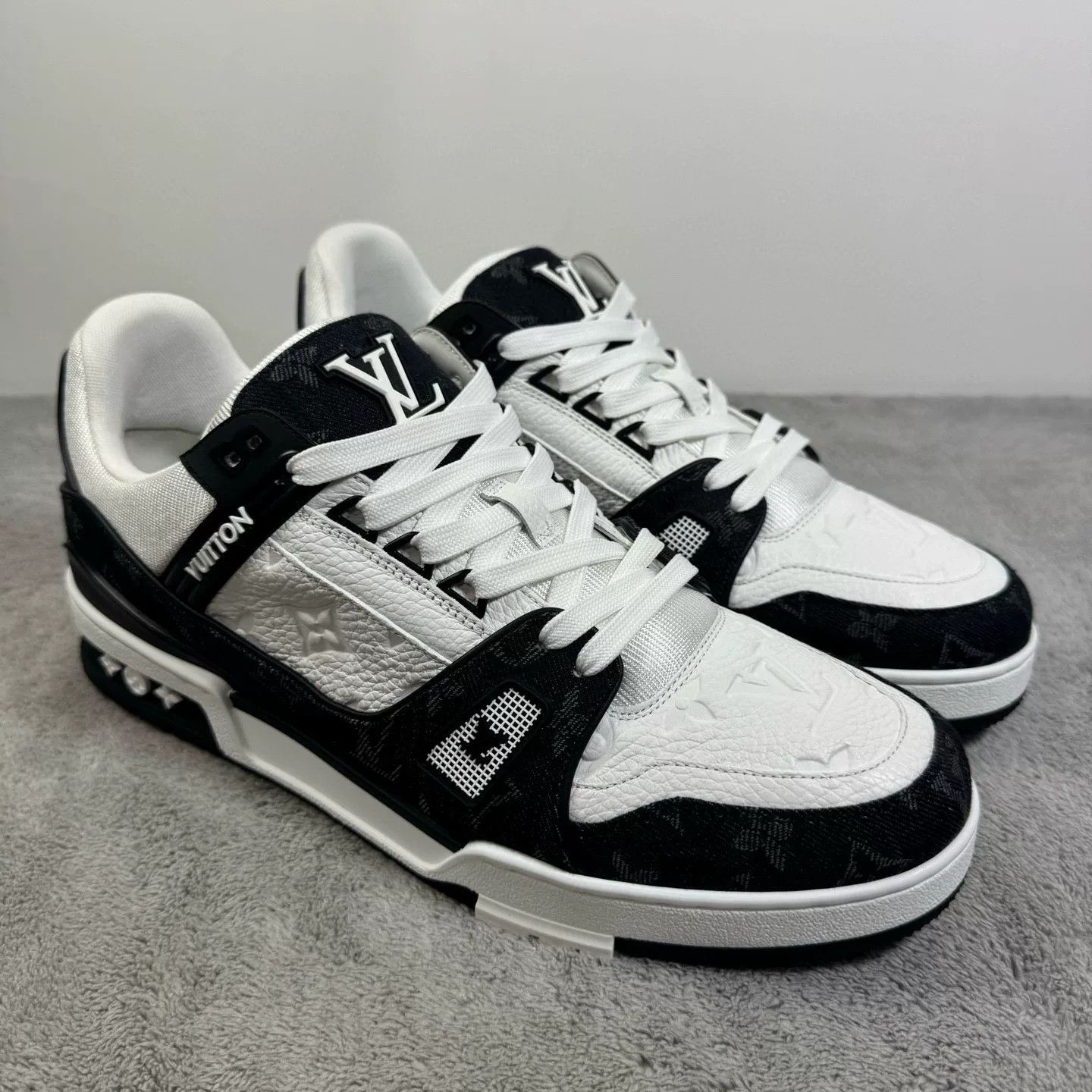 Louis Vuitton Louis Vuitton Monogram Trainer Sneakers Size 10 Size US 10 / EU 43 - 4 Thumbnail