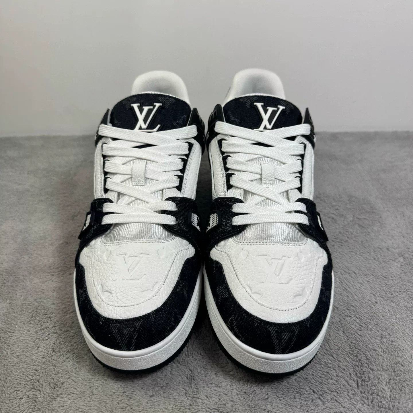 Louis Vuitton Louis Vuitton Monogram Trainer Sneakers Size 10 Size US 10 / EU 43 - 3 Thumbnail