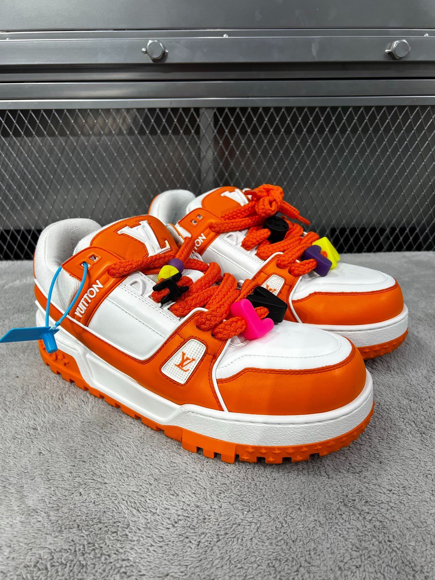 Louis Vuitton Louis Vuitton Trainer Maxi Sneakers White Orange Size 10.5 Size US 10.5 / EU 43-44 - 4 Thumbnail