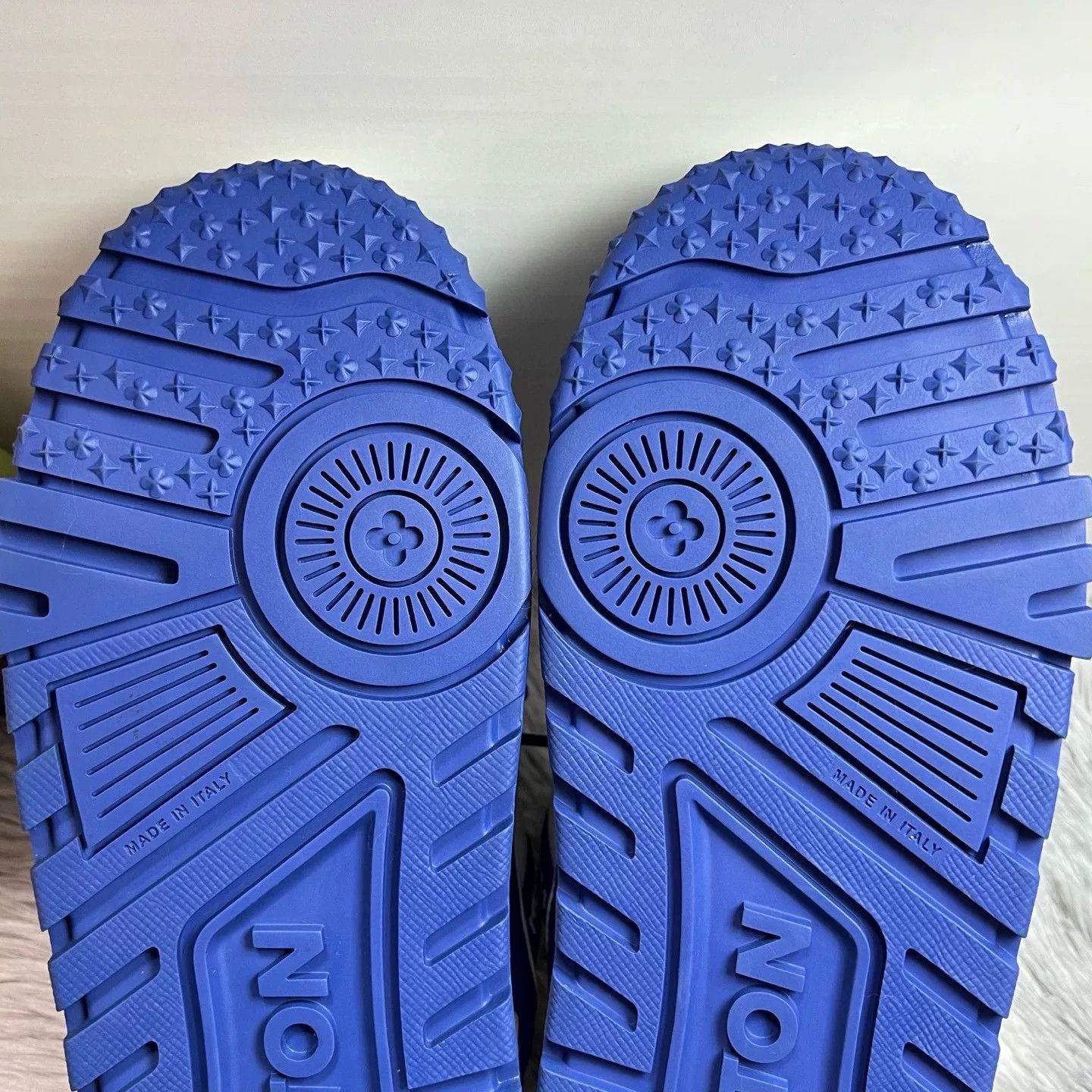 Louis Vuitton Louis Vuitton Trainer Maxi Sneakers Blue White Size 8 Size US 8 / EU 41 - 6 Thumbnail