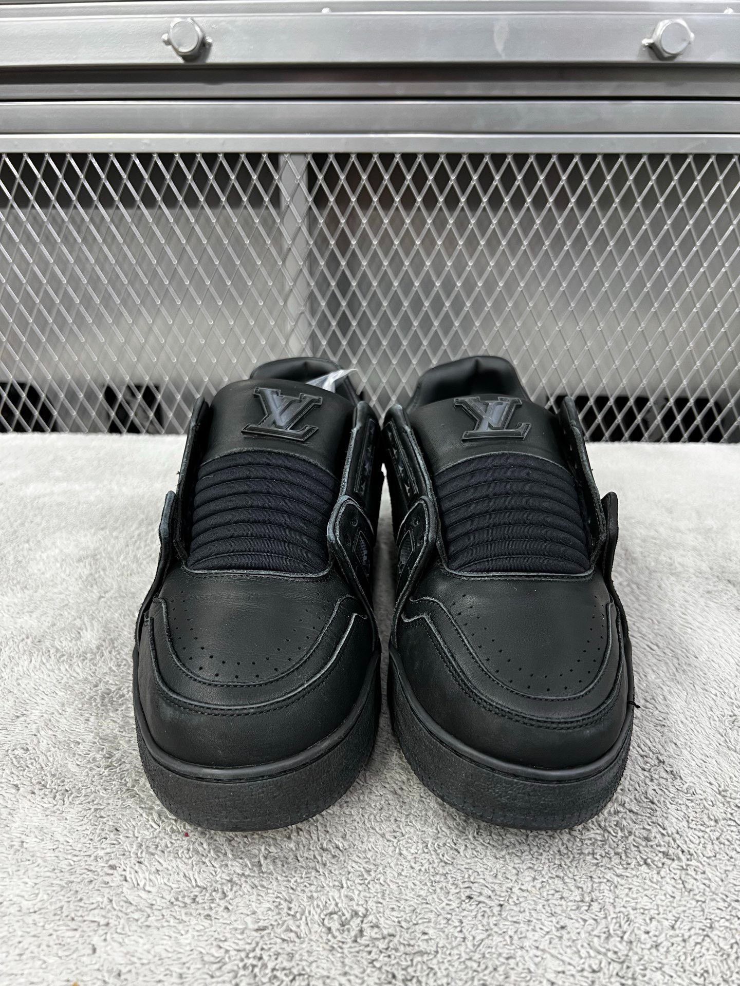 Louis Vuitton Louis Vuitton Trainer Low-Top Sneakers Black US 7.5 Size US 7.5 / EU 40-41 - 3 Thumbnail