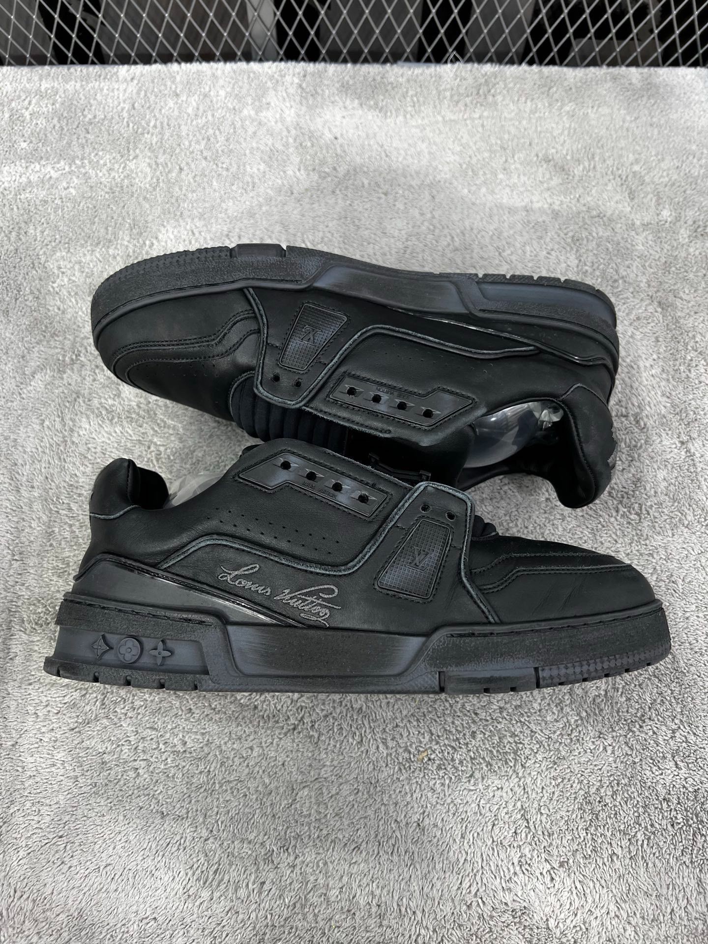 Louis Vuitton Louis Vuitton Trainer Low-Top Sneakers Black US 7.5 Size US 7.5 / EU 40-41 - 5 Thumbnail