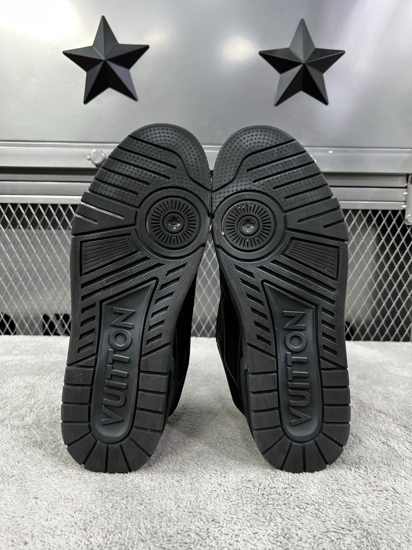 Louis Vuitton Louis Vuitton Trainer Low-Top Sneakers Black US 7.5 Size US 7.5 / EU 40-41 - 6 Thumbnail