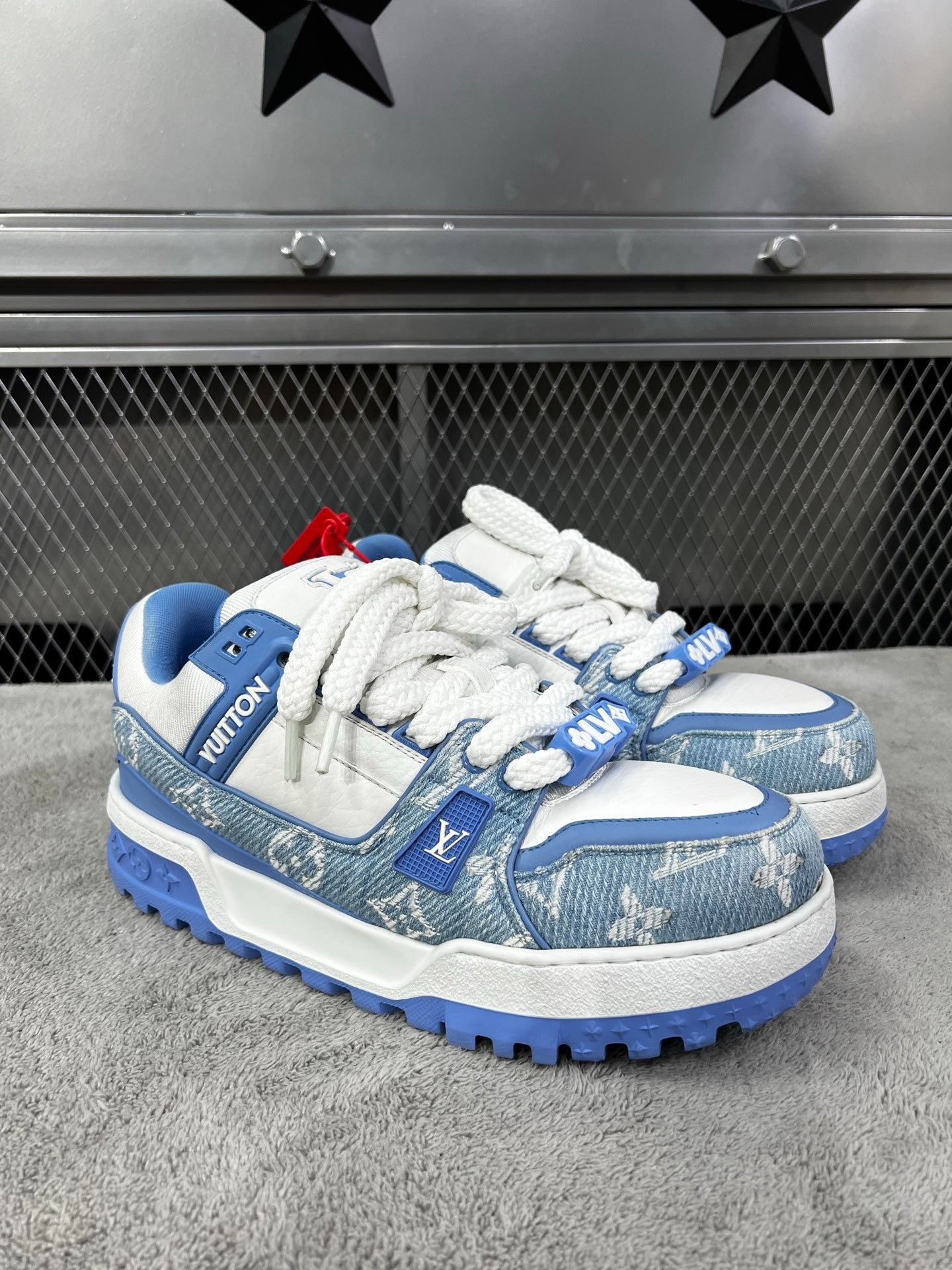 Louis Vuitton Louis Vuitton Trainer Maxi Denim Sneakers Size 8.5 Size US 8.5 / EU 41-42 - 4 Thumbnail
