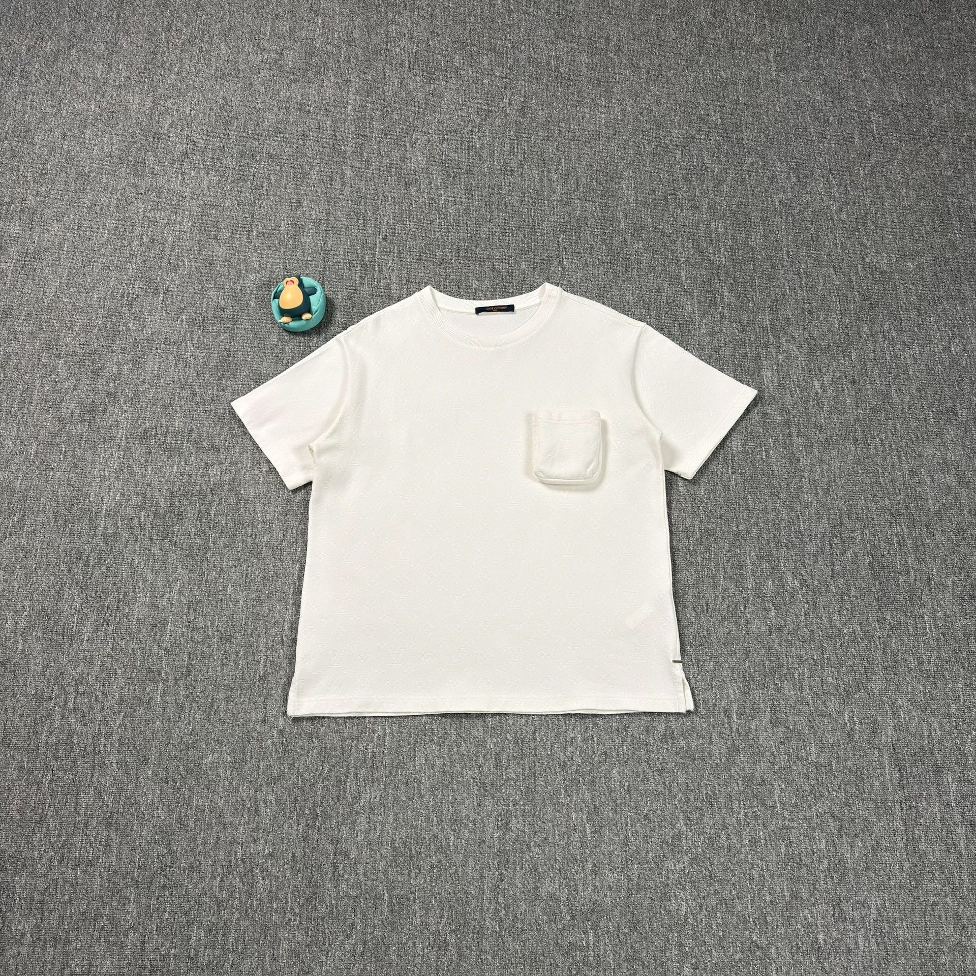 Louis Vuitton Louis Vuitton Monogram Pattern T-Shirt Size L Size US L / EU 52-54 / 3 - 2 Thumbnail