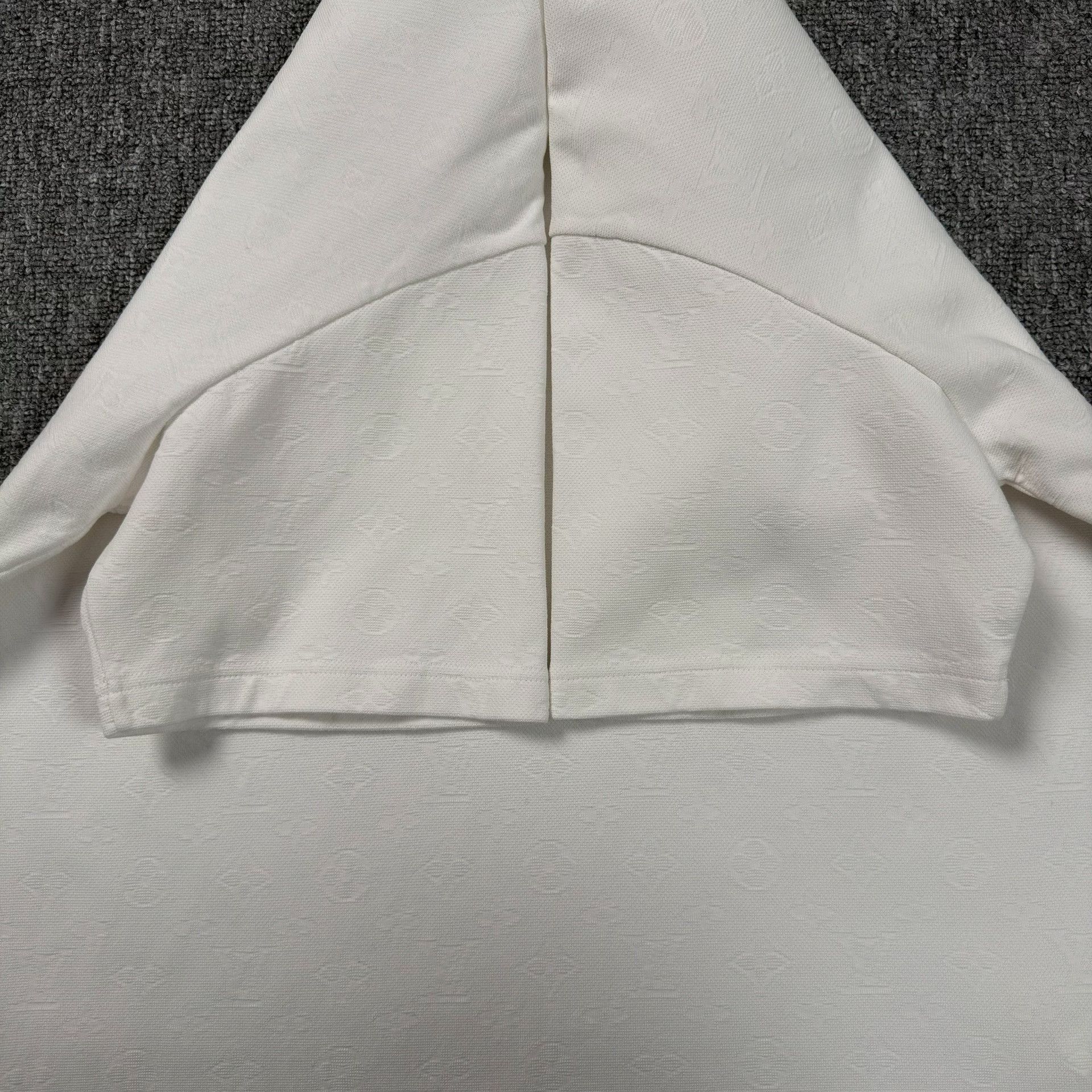 Louis Vuitton Louis Vuitton Monogram Pattern T-Shirt Size L Size US L / EU 52-54 / 3 - 4 Thumbnail