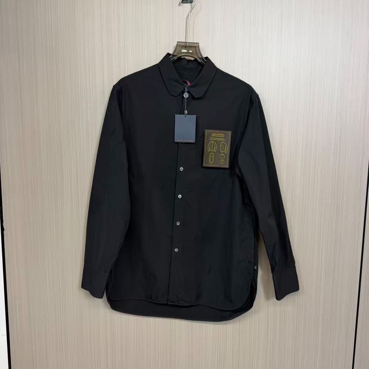 Louis Vuitton Louis Vuitton Staples Edition Button Up Shirt Size S Size US S / EU 44-46 / 1 - 2 Thumbnail
