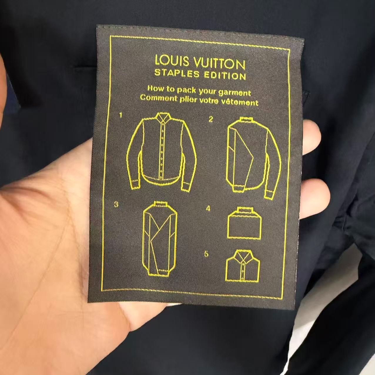 Louis Vuitton Louis Vuitton Staples Edition Button Up Shirt Size S Size US S / EU 44-46 / 1 - 4 Thumbnail