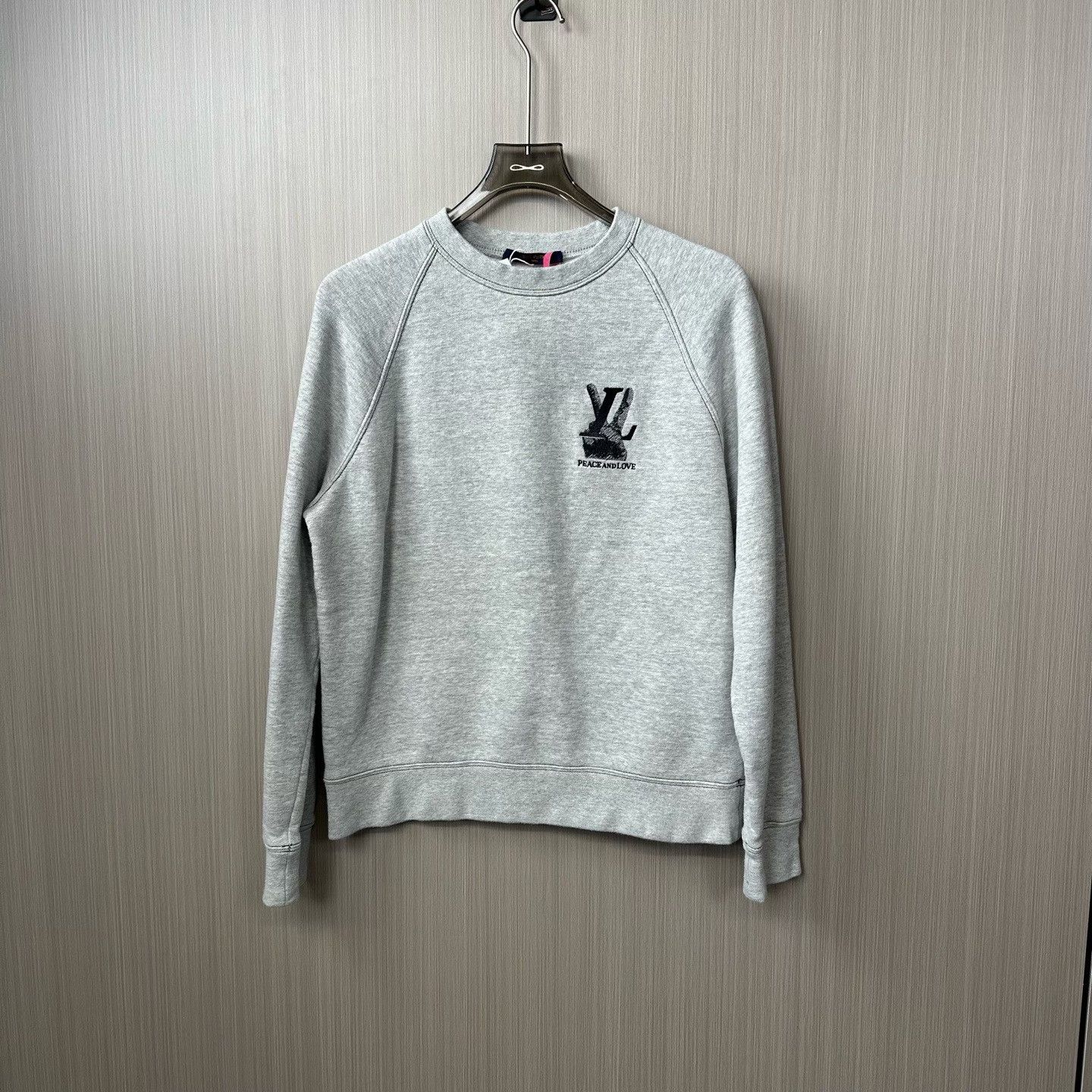 Louis Vuitton Louis Vuitton Peace and Love Logo Sweatshirt Size M Size US M / EU 48-50 / 2 - 2 Thumbnail