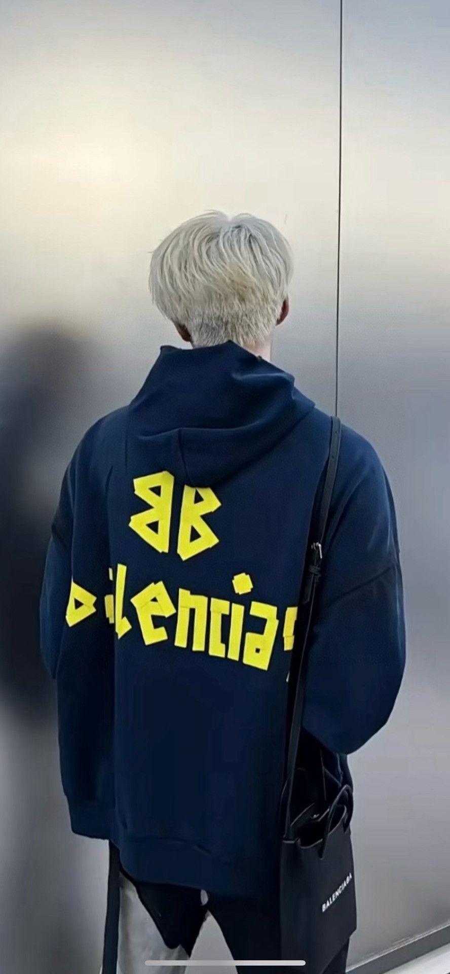 Balenciaga Balenciaga Logo Print Hoodie Size S Size US S / EU 44-46 / 1 - 7 Thumbnail