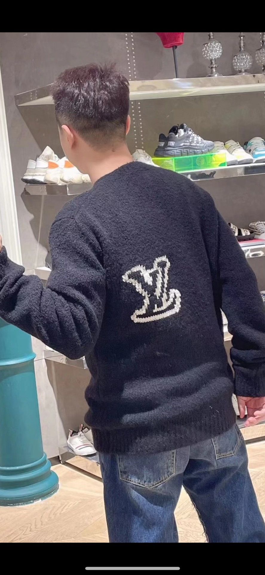 Louis Vuitton Louis Vuitton Logo Sweater Size S Size US S / EU 44-46 / 1 - 9 Thumbnail