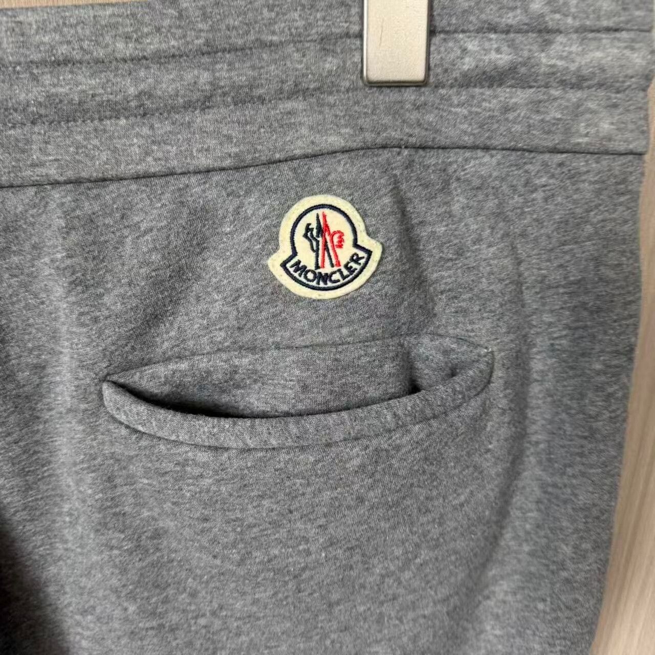 Moncler Moncler Logo Patch Sweatpants Size XL Size US 36 / EU 52 - 4 Thumbnail