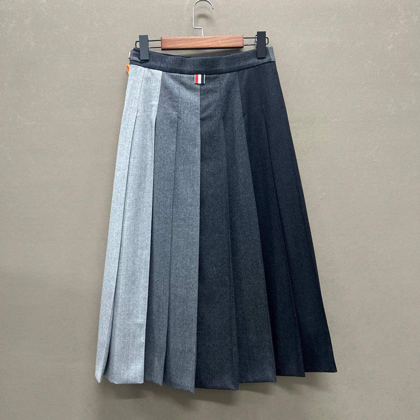 Thom Browne Thom Browne Wool Pleated Midi Skirt Size 38 Size 26" / US 2 / IT 38 - 3 Thumbnail