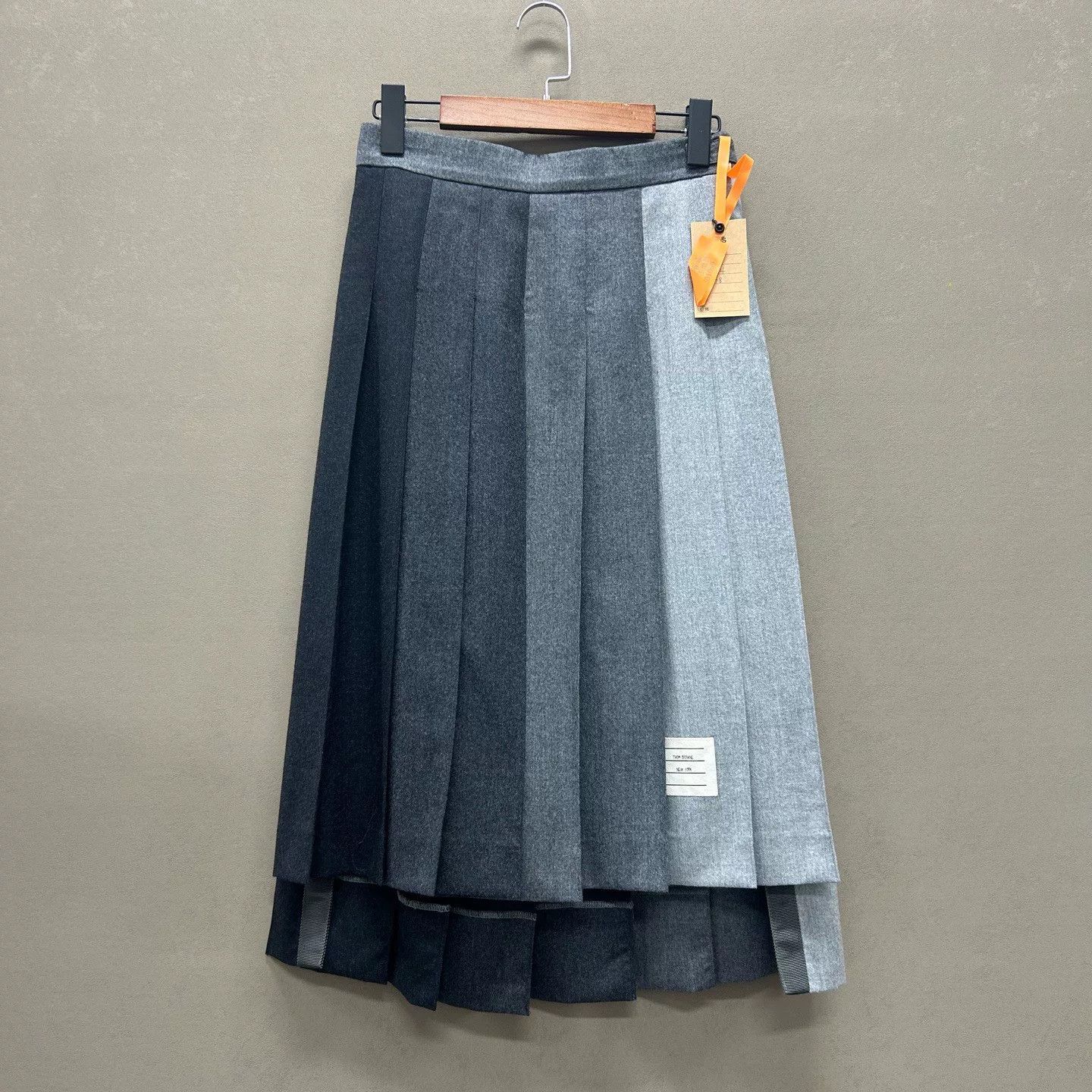 Thom Browne Thom Browne Wool Pleated Midi Skirt Size 38 Size 26" / US 2 / IT 38 - 2 Thumbnail