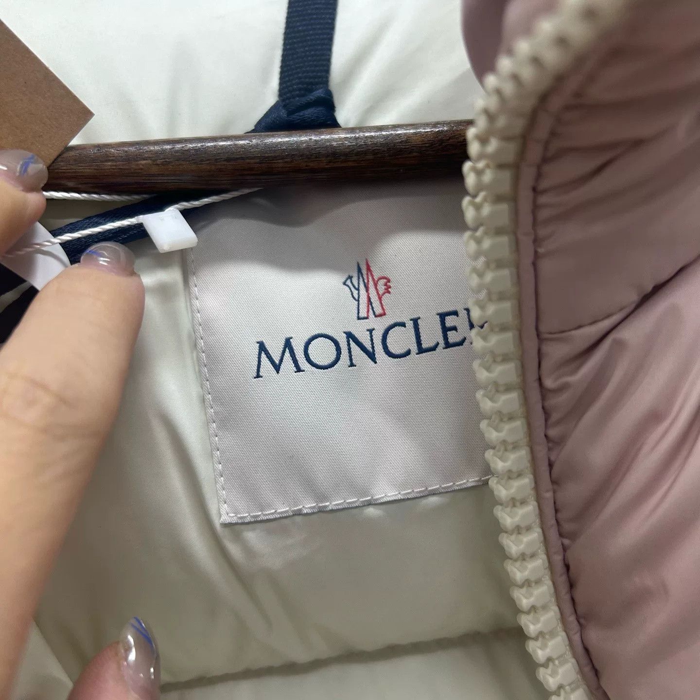 Moncler Moncler Pink Puffer Down Jacket Size 2 Size M / US 6-8 / IT 42-44 - 4 Thumbnail