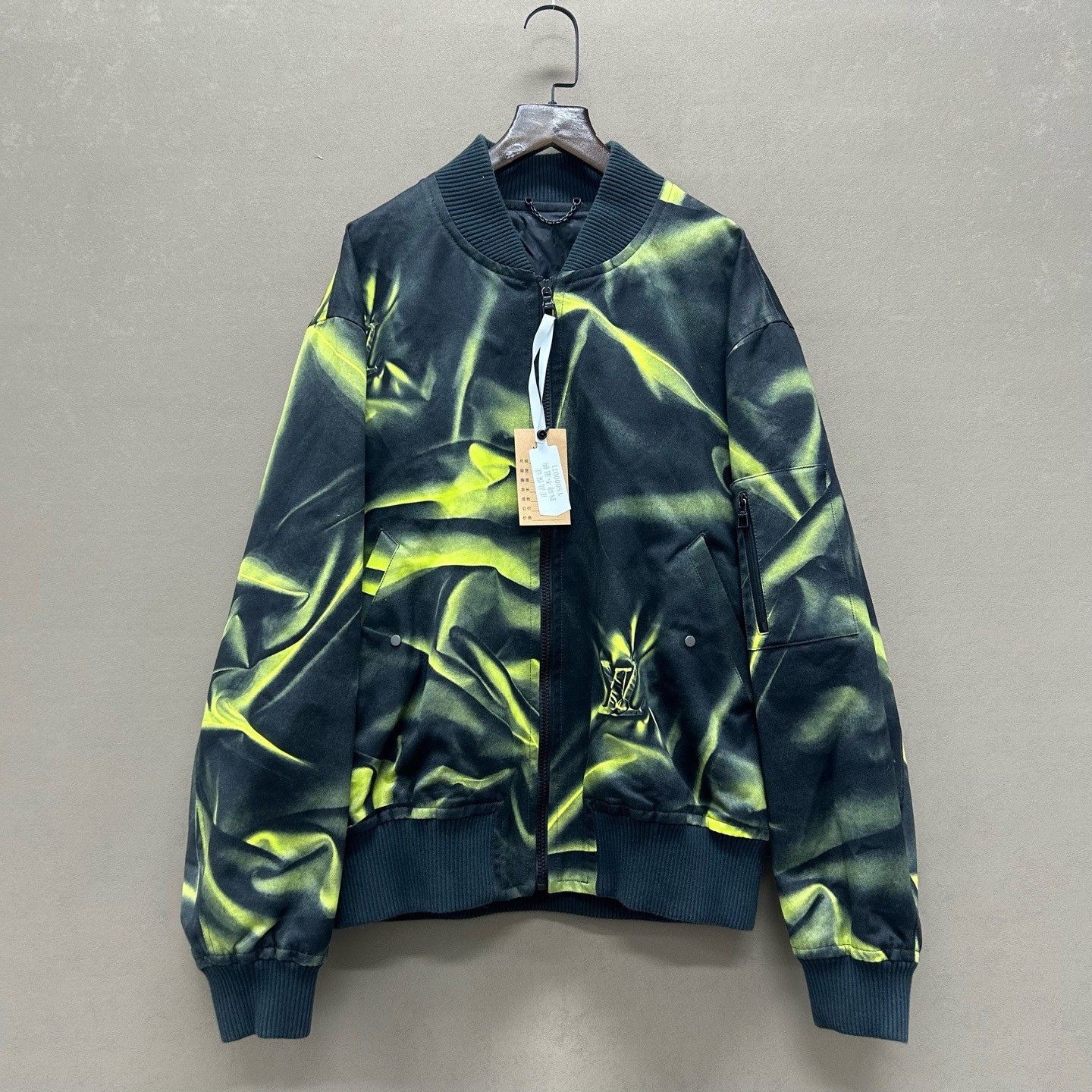 Louis Vuitton Louis Vuitton Green Logo Bomber Jacket Size 48 Size US M / EU 48-50 / 2 - 2 Thumbnail