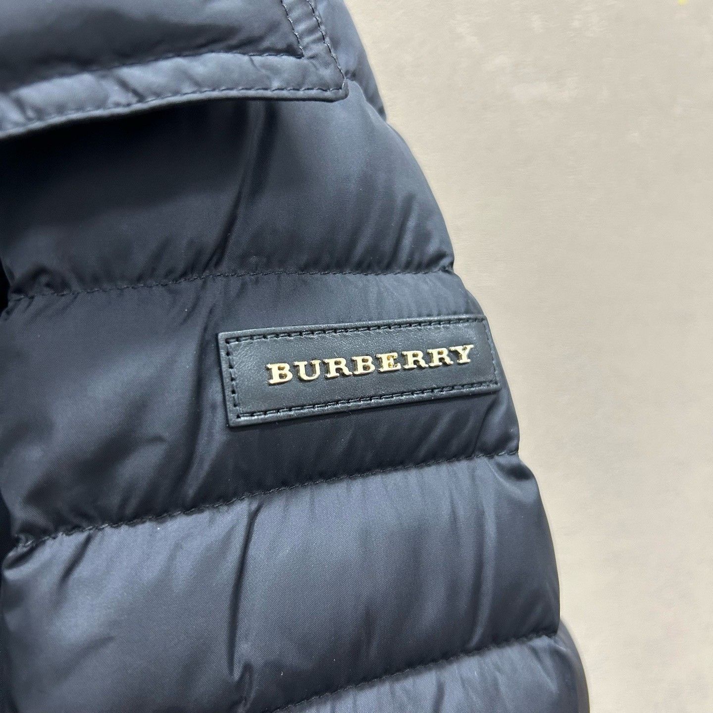 Burberry Burberry Logo Plaque Check Lined Down Jacket Size M Size M / US 6-8 / IT 42-44 - 4 Thumbnail