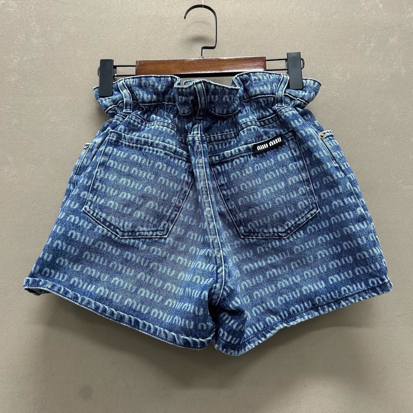 Miu Miu Miu Miu Logo Print Denim Shorts Size 24 Size 24" / US 00 / IT 34 - 3 Thumbnail