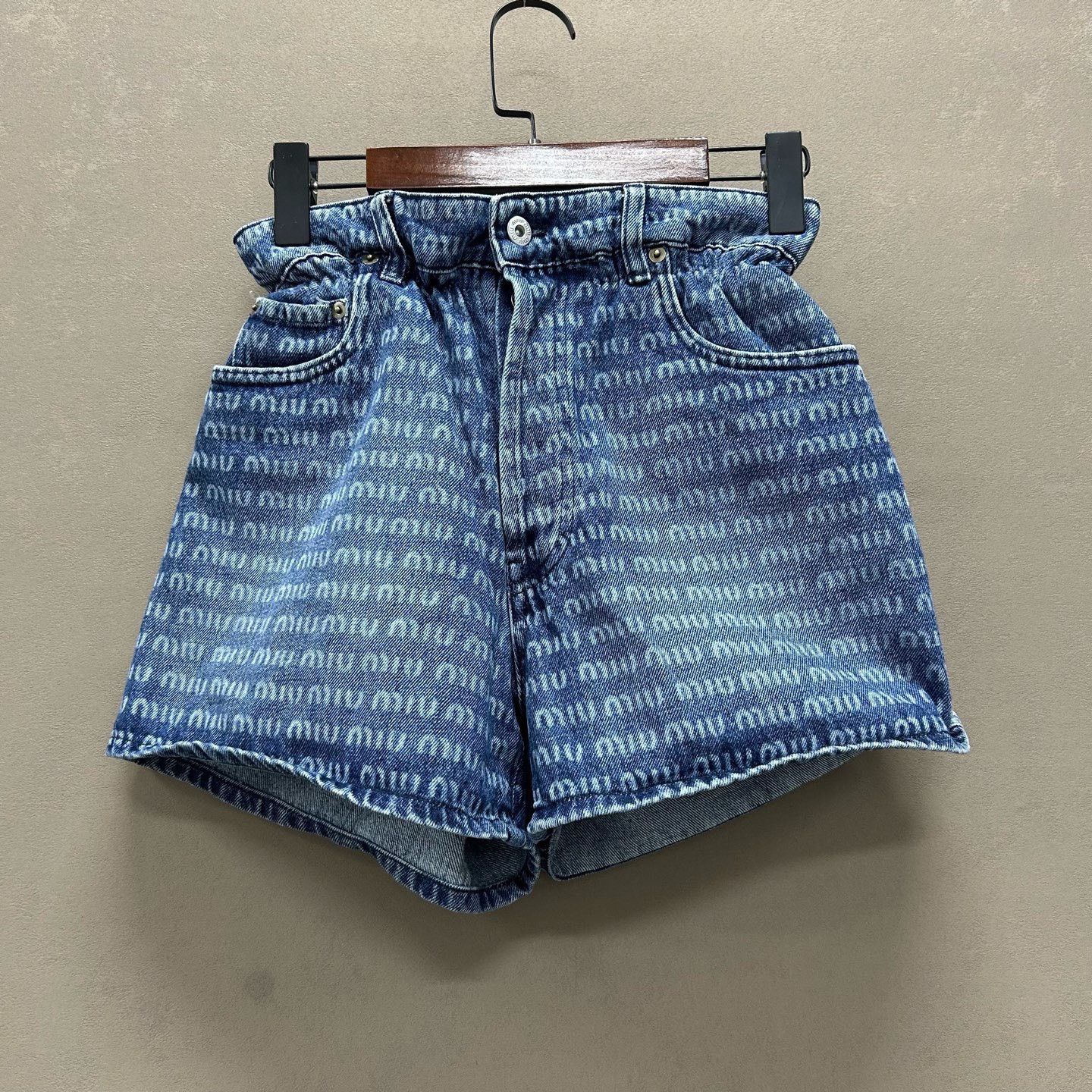 Miu Miu Miu Miu Logo Print Denim Shorts Size 24 Size 24" / US 00 / IT 34 - 2 Thumbnail