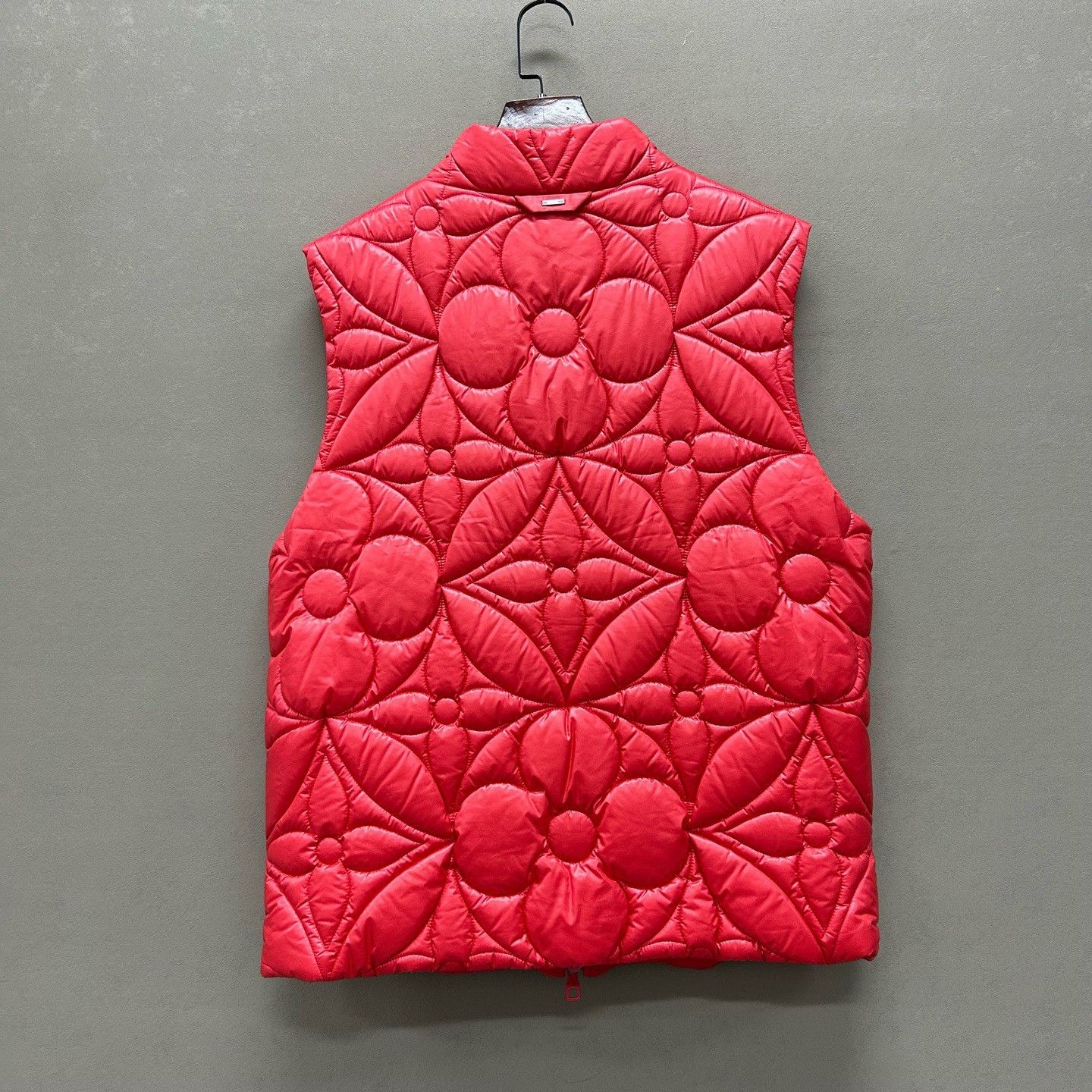 Louis Vuitton Louis Vuitton Red Monogram Quilted Vest Size 50 Size US M / EU 48-50 / 2 - 3 Thumbnail