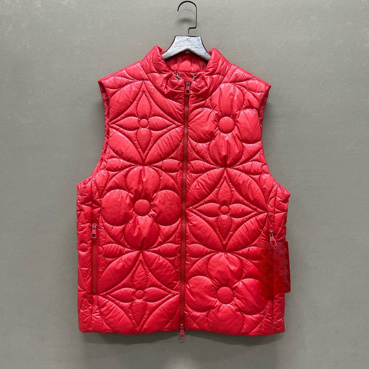 Louis Vuitton Louis Vuitton Red Monogram Quilted Vest Size 50 Size US M / EU 48-50 / 2 - 2 Thumbnail