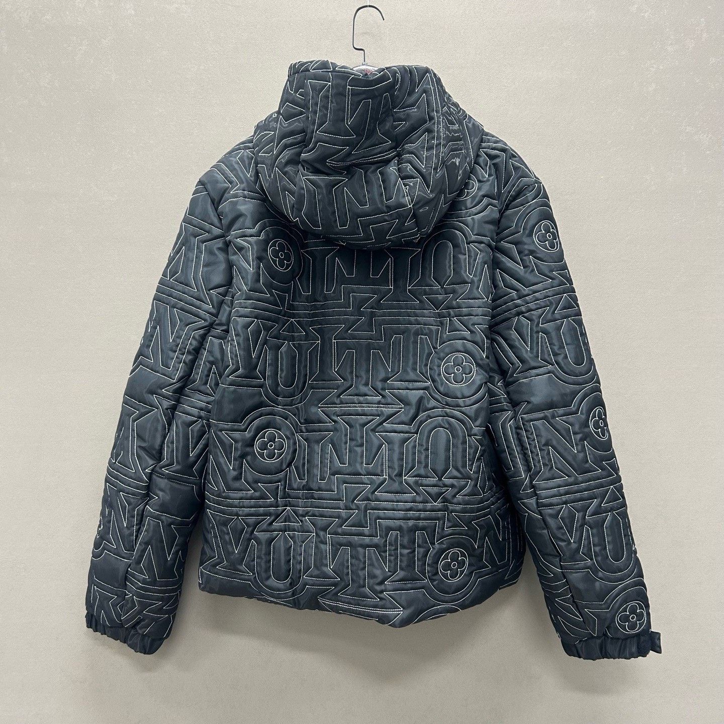 Louis Vuitton Louis Vuitton Geometric Monogram Down Jacket Size 52 Size US L / EU 52-54 / 3 - 3 Thumbnail