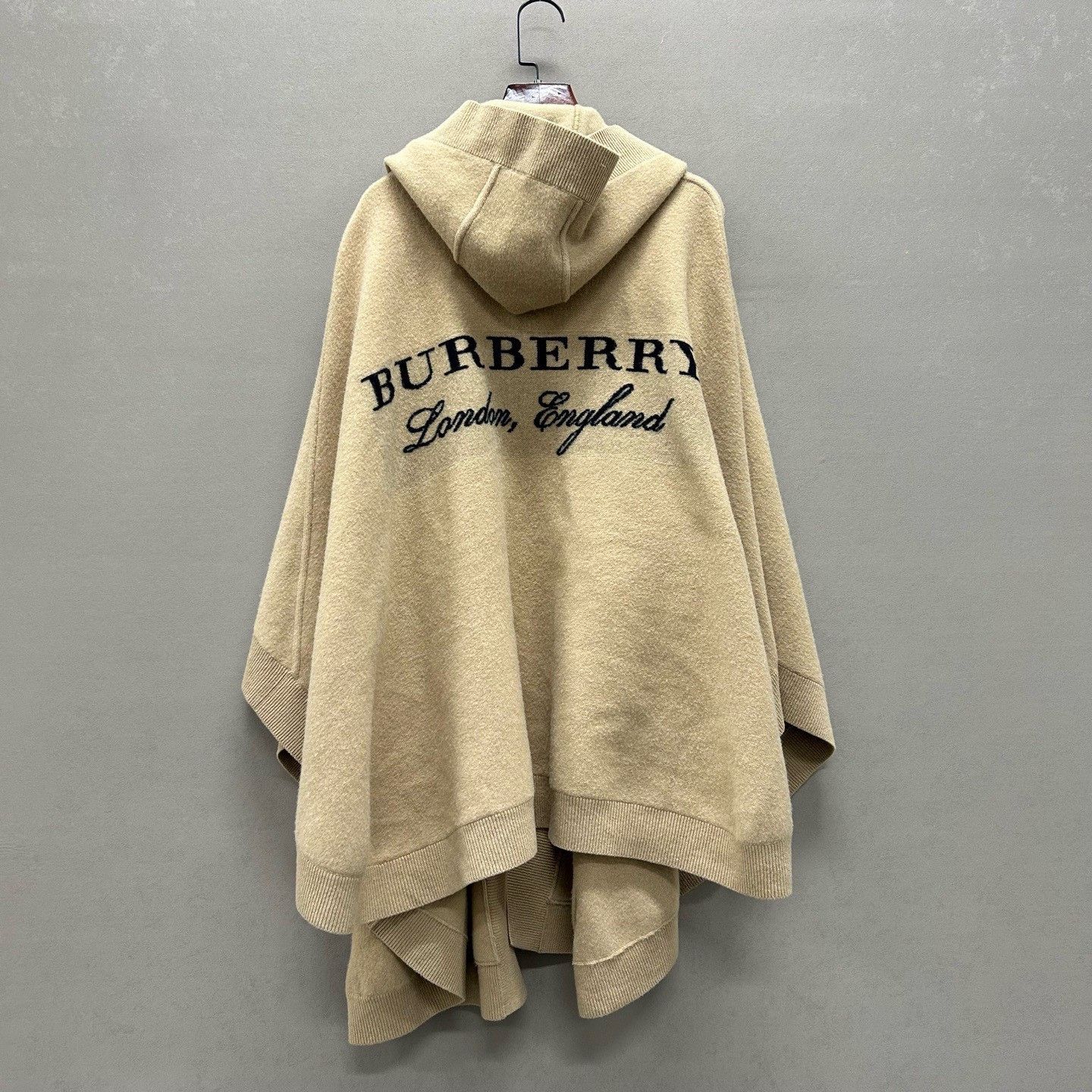 Burberry Burberry Hooded Logo Cape Size OS Size ONE SIZE - 3 Thumbnail