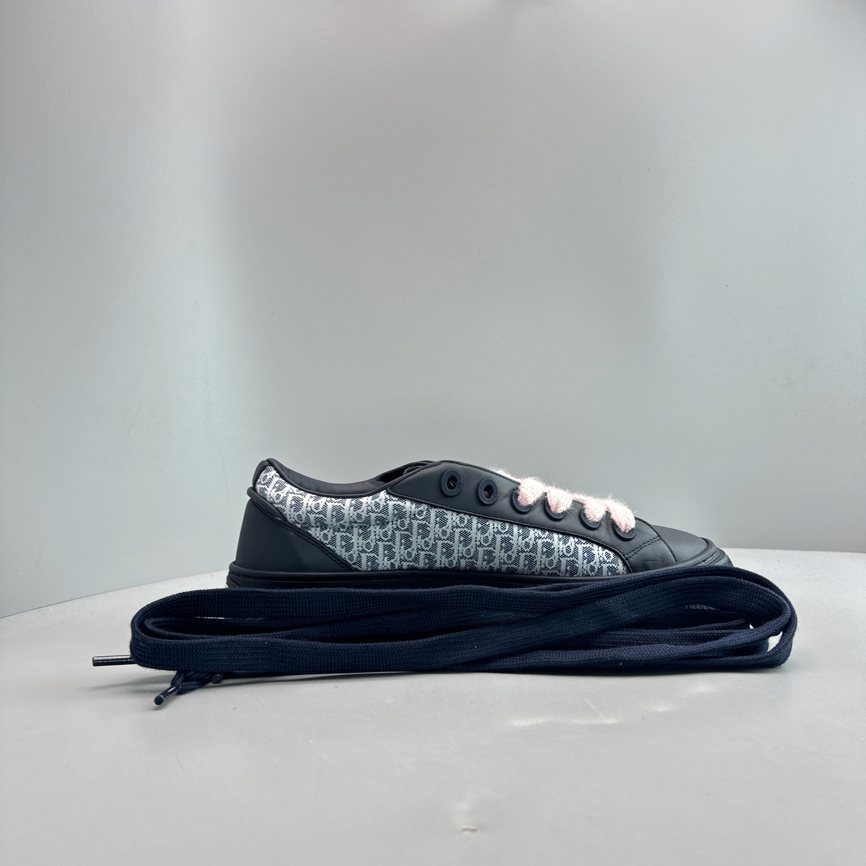 Dior Dior x KAWS B33 Low-Top Sneakers Size 10 Size US 10 / EU 43 - 10 Thumbnail