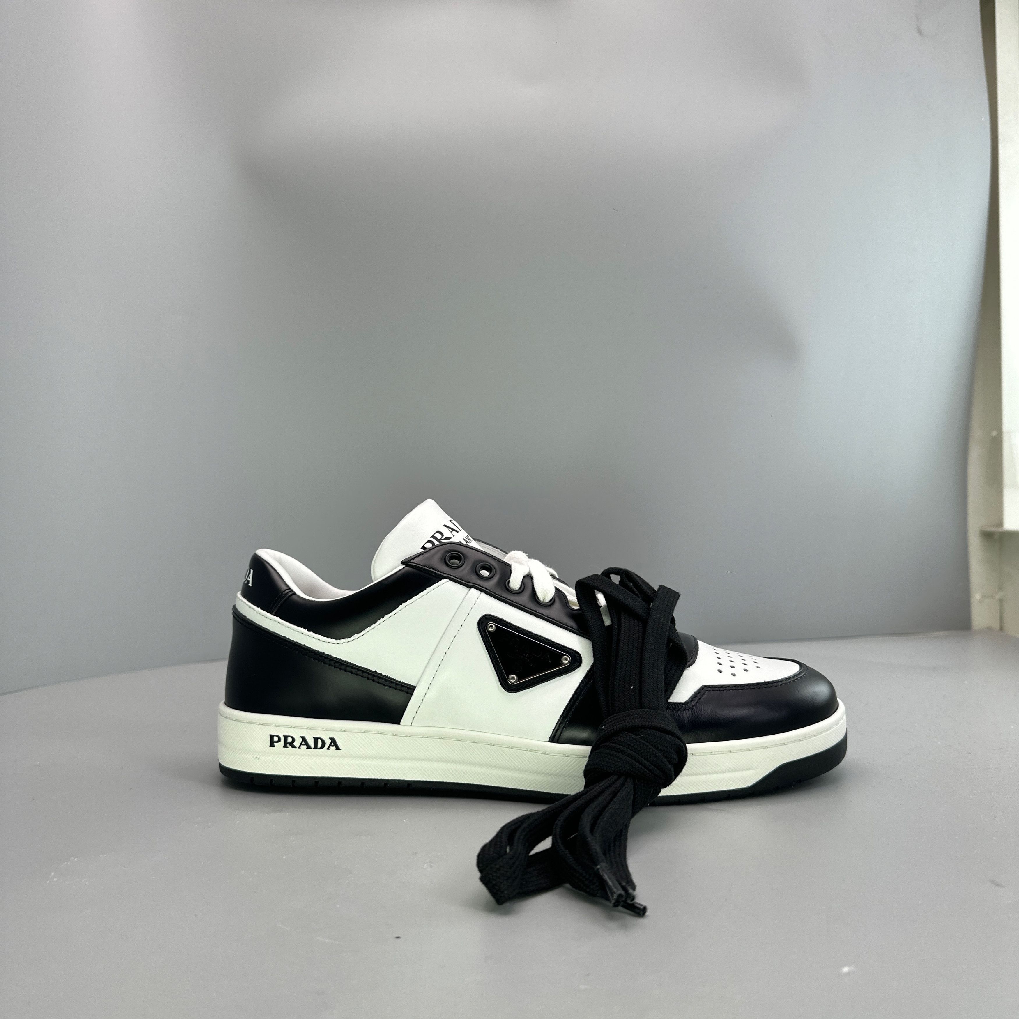 Prada Prada Downtown Low-Top Sneakers Size 7 Size US 7 / EU 40 - 10 Thumbnail