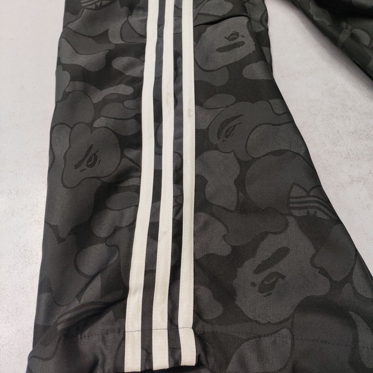 Bape Adidas Originals x BAPE Jacquard Camo Sweatpants Size XS Size US 28 / EU 44 - 9 Thumbnail
