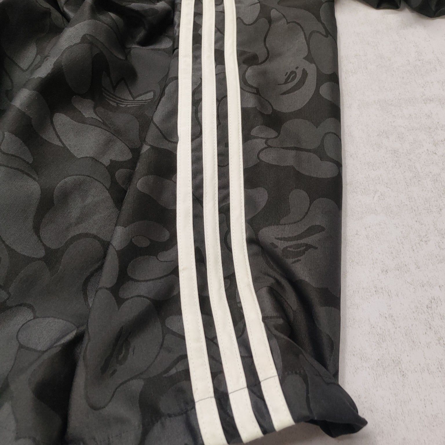 Bape Adidas Originals x BAPE Jacquard Camo Sweatpants Size XS Size US 28 / EU 44 - 10 Thumbnail