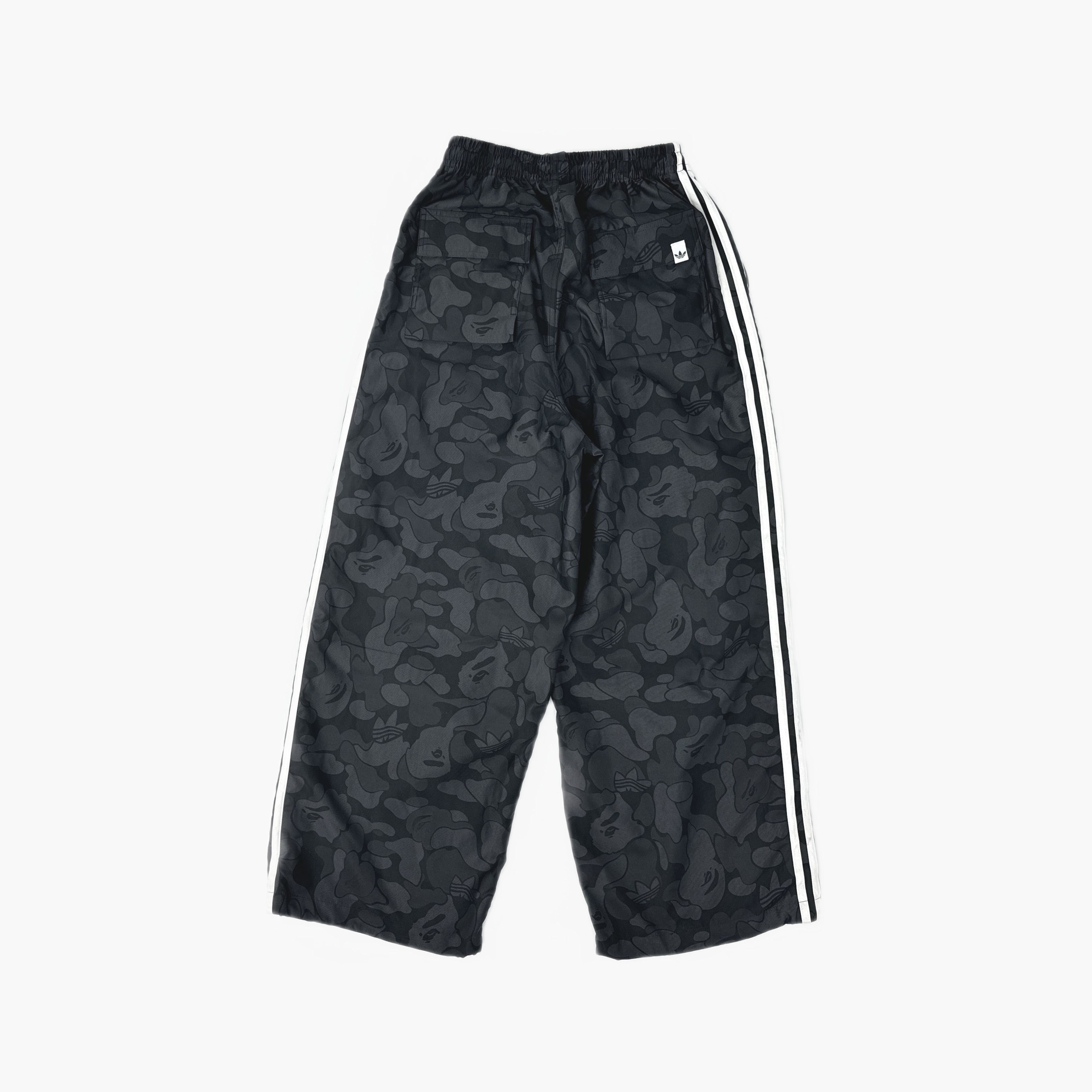 Bape Adidas Originals x BAPE Jacquard Camo Sweatpants Size XS Size US 28 / EU 44 - 2 Thumbnail