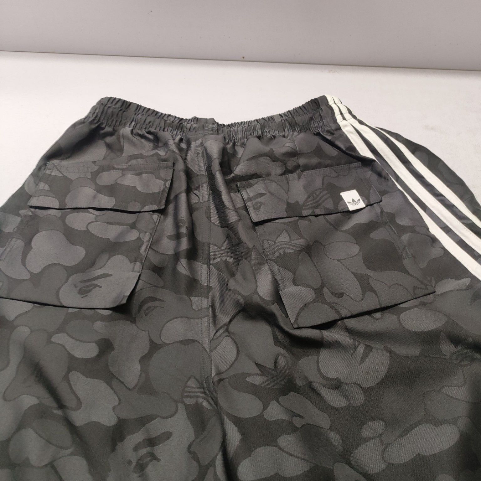 Bape Adidas Originals x BAPE Jacquard Camo Sweatpants Size XS Size US 28 / EU 44 - 7 Thumbnail