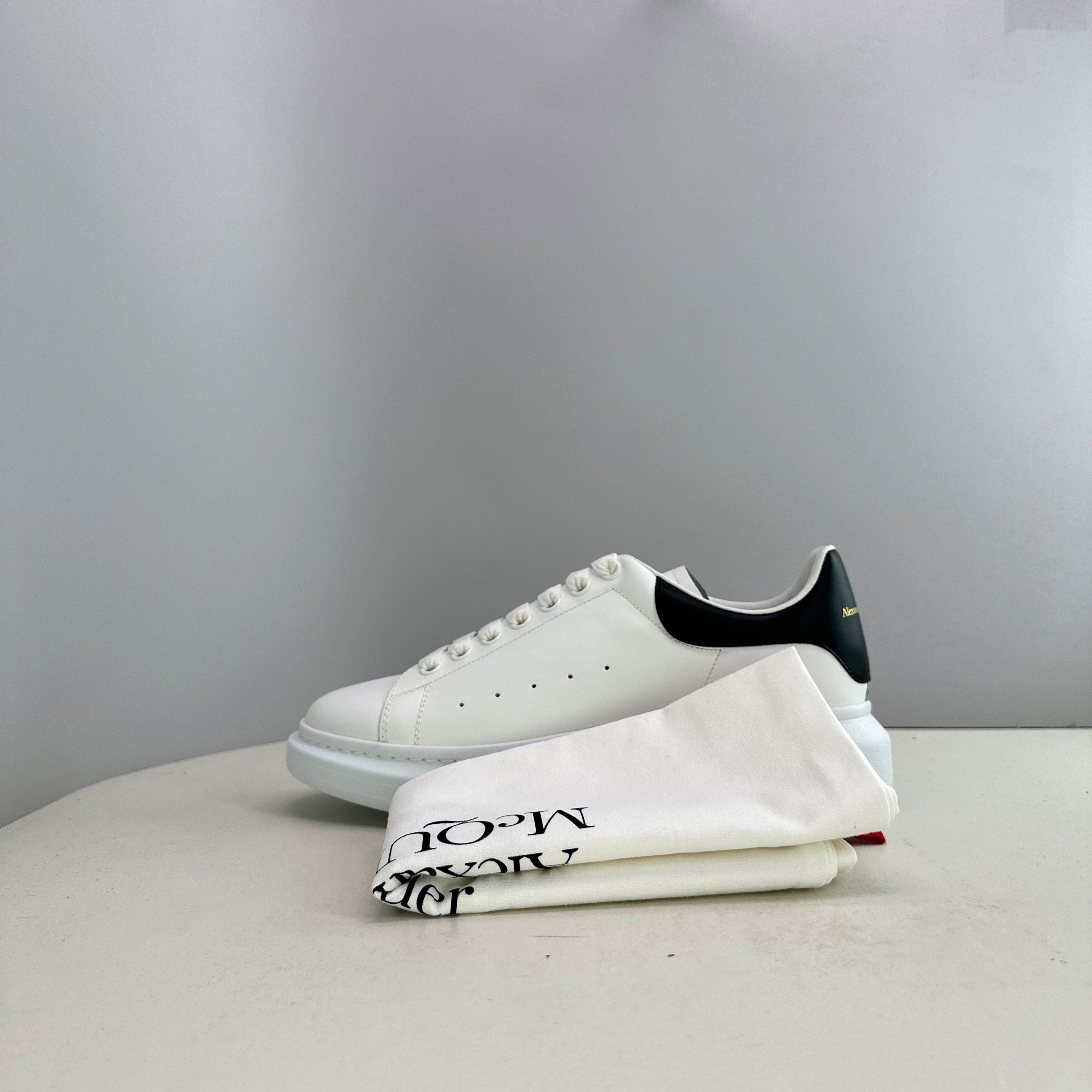 Alexander McQueen Alexander McQueen Low-Top Sneakers Size 42.5 Size US 9.5 / EU 42-43 - 10 Thumbnail