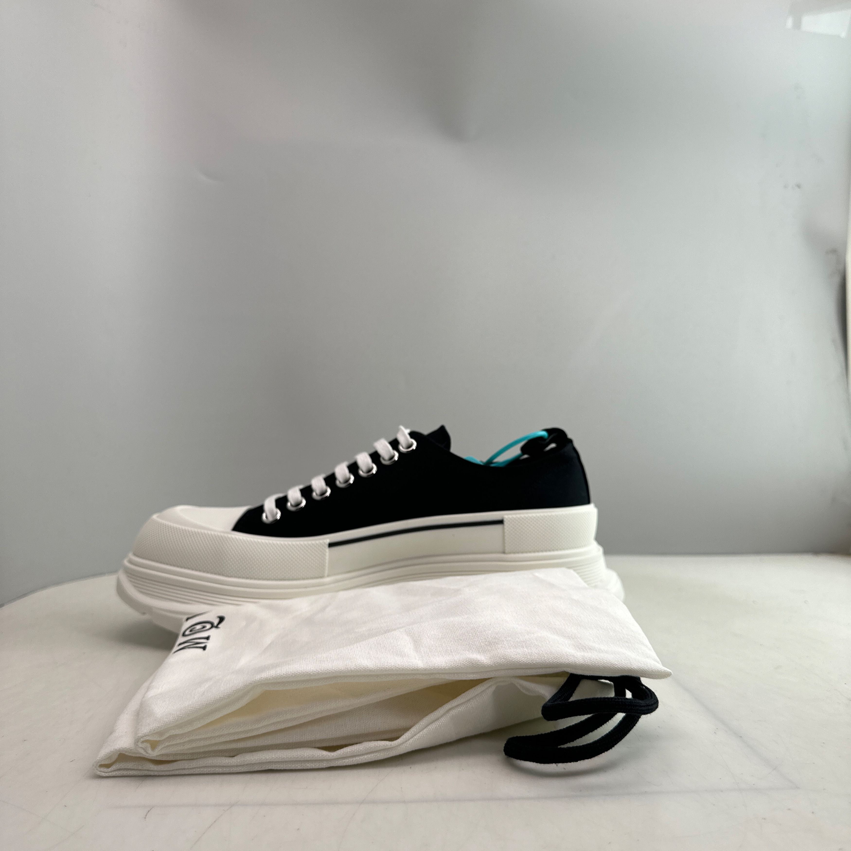 Alexander McQueen Alexander McQueen Tread Slick Sneakers Black Size 42 Size US 9 / EU 42 - 10 Thumbnail
