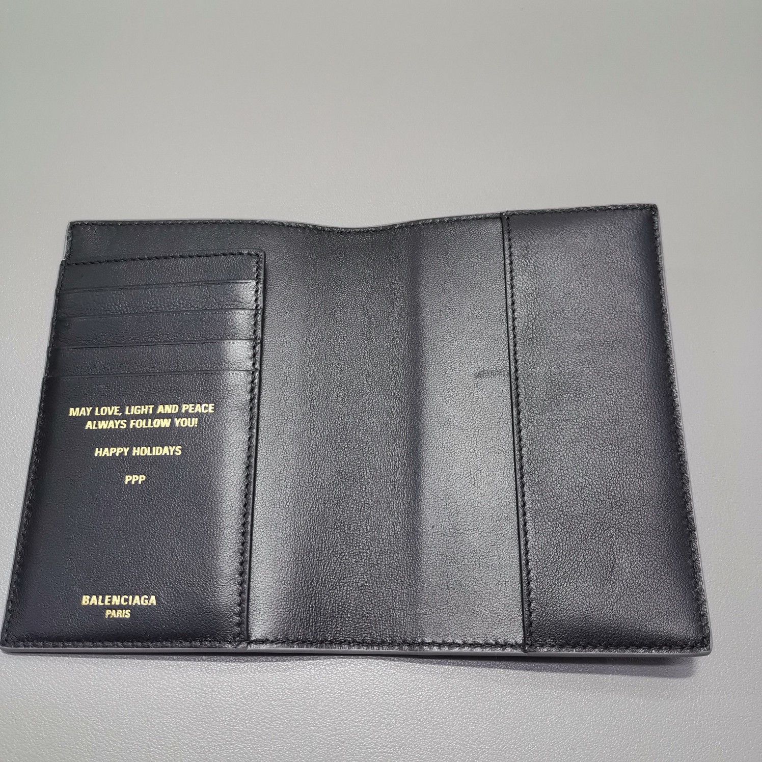 Balenciaga Balenciaga Crest Logo Passport Holder ONE SIZE Size ONE SIZE - 7 Thumbnail