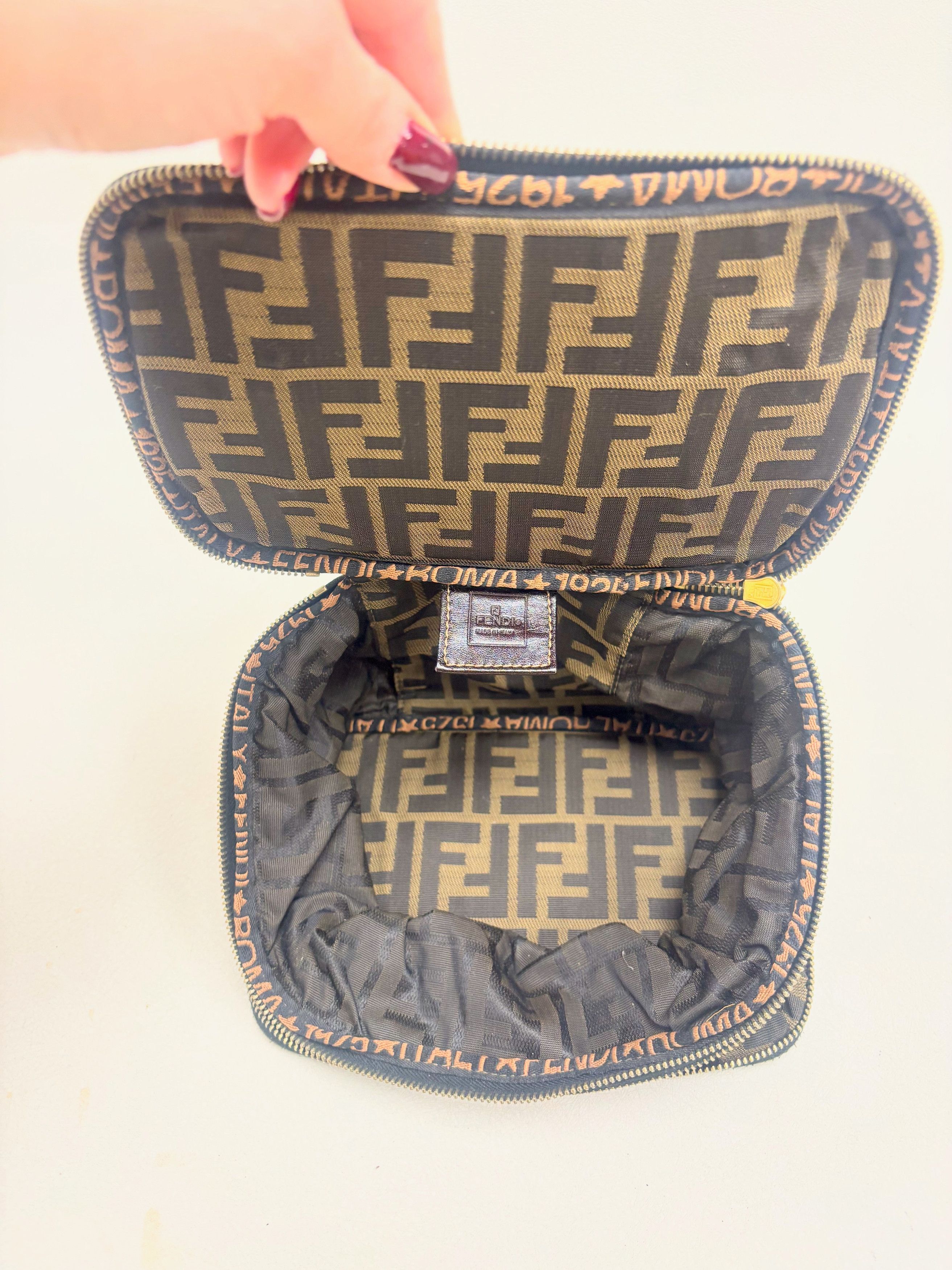 Fendi Pochette Vanity Bag Size ONE SIZE - 13 Thumbnail