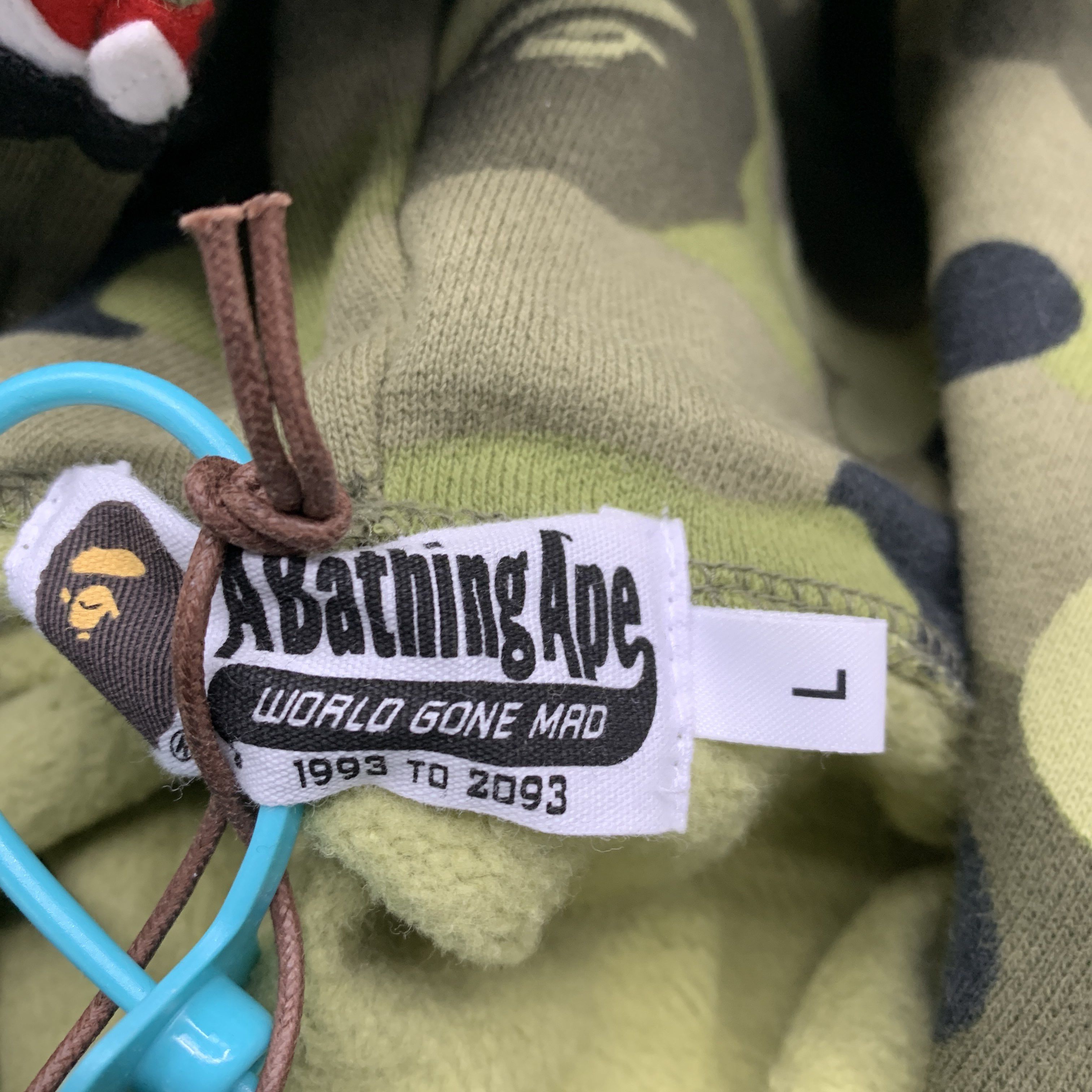 Bape A BATHING APE Camo Shark Hoodie Size L Size US L / EU 52-54 / 3 - 2 Thumbnail