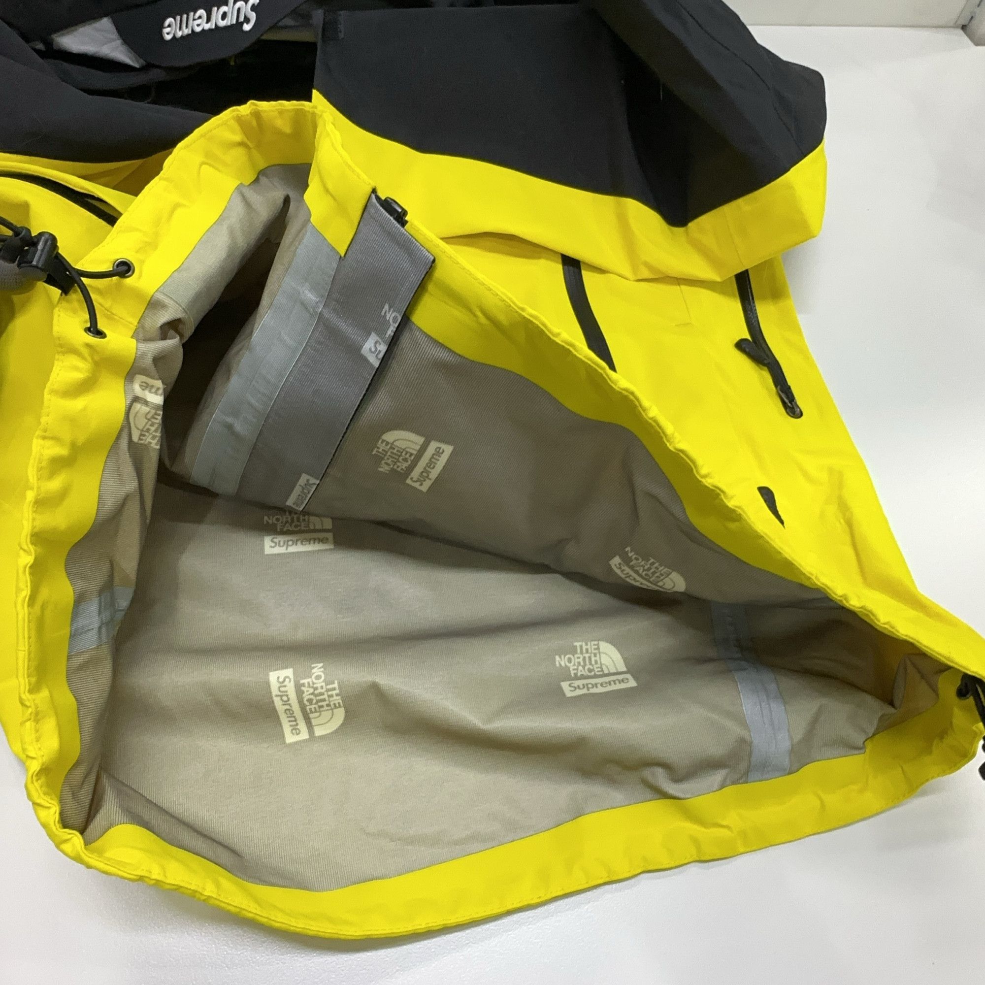 Supreme × The North Face Supreme x The North Face Taped Seam Jacket Size M Size US M / EU 48-50 / 2 - 10 Thumbnail