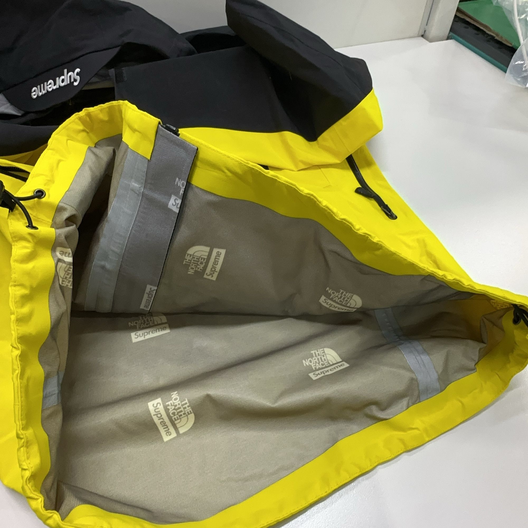 Supreme × The North Face Supreme x The North Face Taped Seam Jacket Size M Size US M / EU 48-50 / 2 - 9 Thumbnail