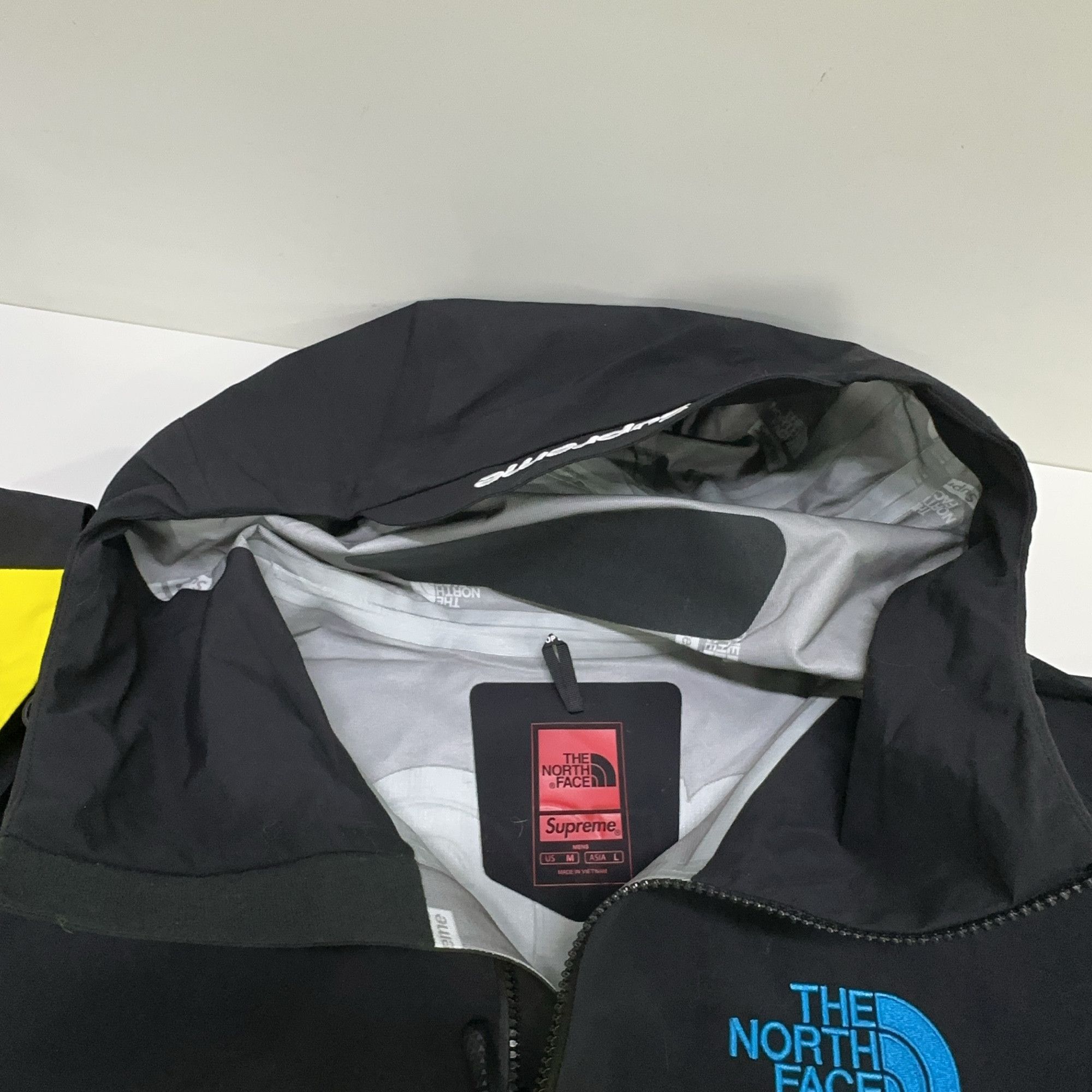 Supreme × The North Face Supreme x The North Face Taped Seam Jacket Size M Size US M / EU 48-50 / 2 - 11 Thumbnail