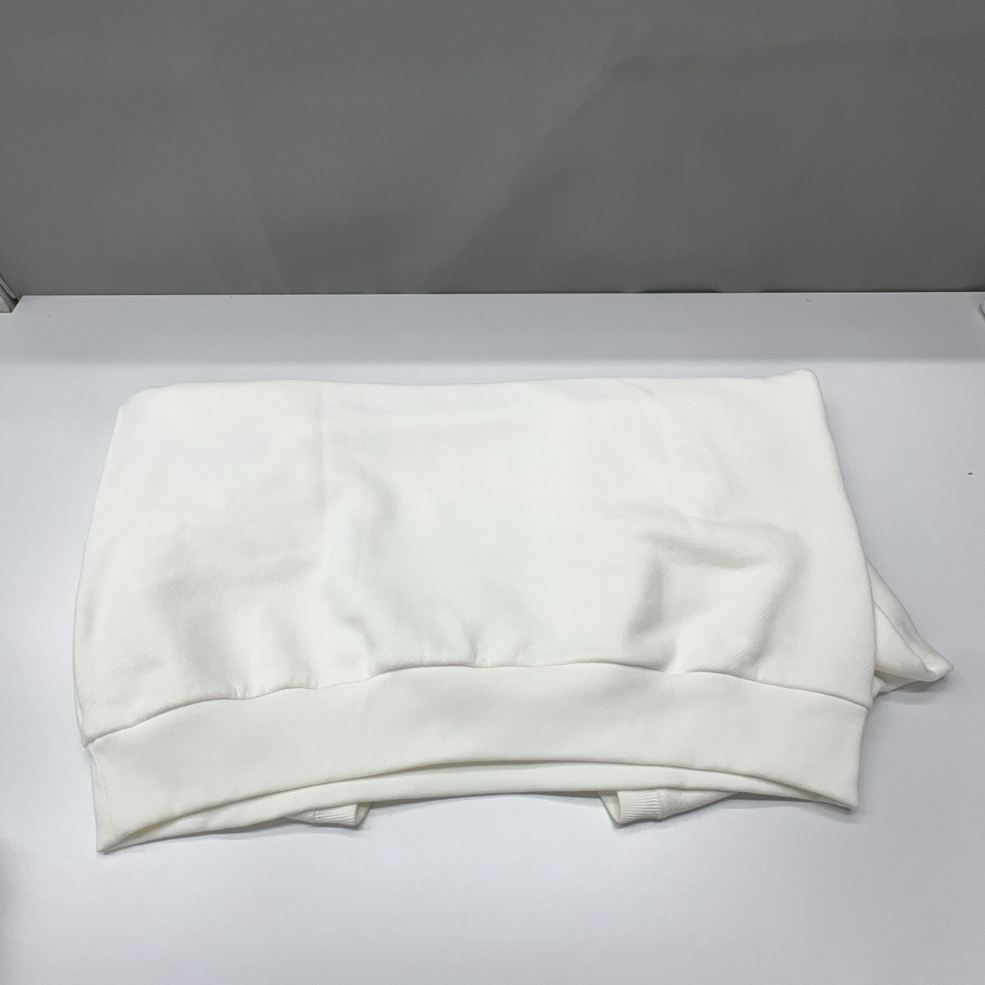 Gucci Gucci Logo Sequin Sweatshirt Size L Size L / US 10 / IT 46 - 13 Thumbnail