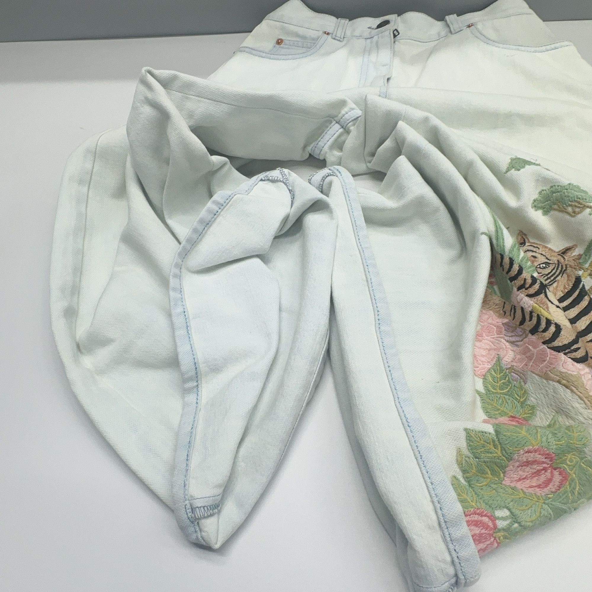 Gucci Gucci Tiger Embroidery Jeans Size 24 Size 24" / US 00 / IT 34 - 8 Thumbnail
