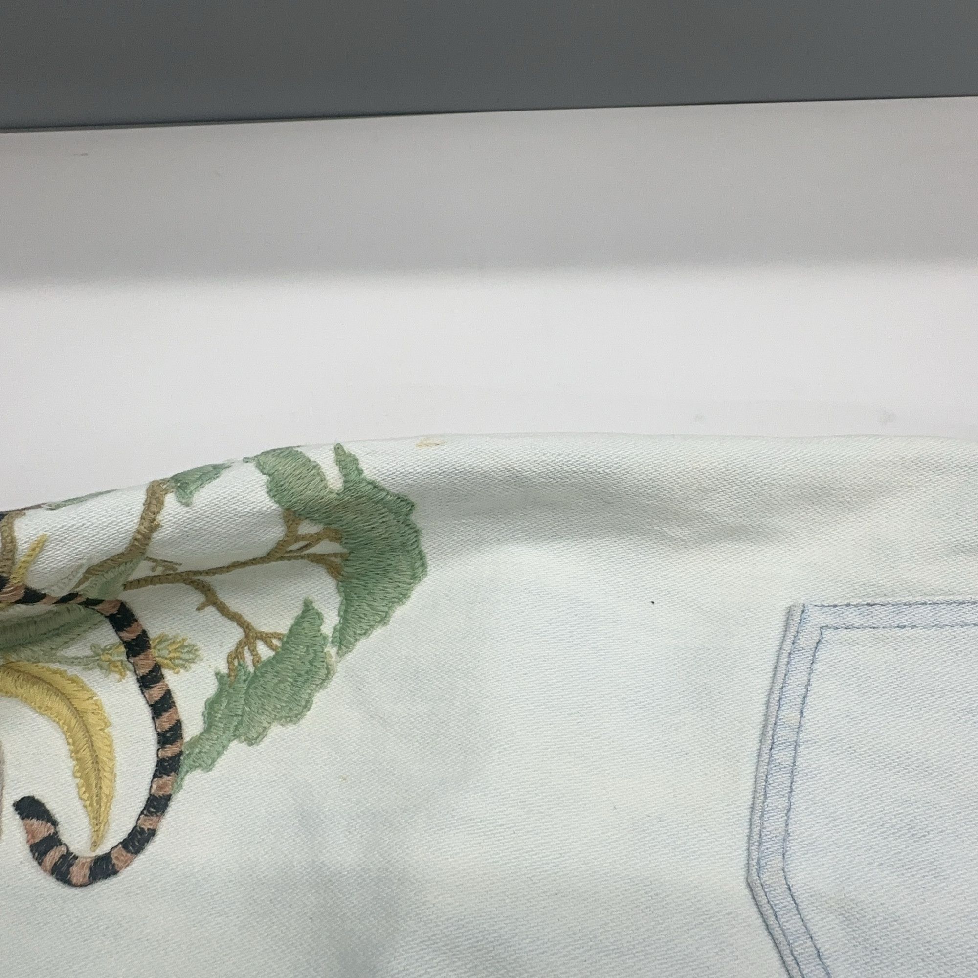 Gucci Gucci Tiger Embroidery Jeans Size 24 Size 24" / US 00 / IT 34 - 11 Thumbnail