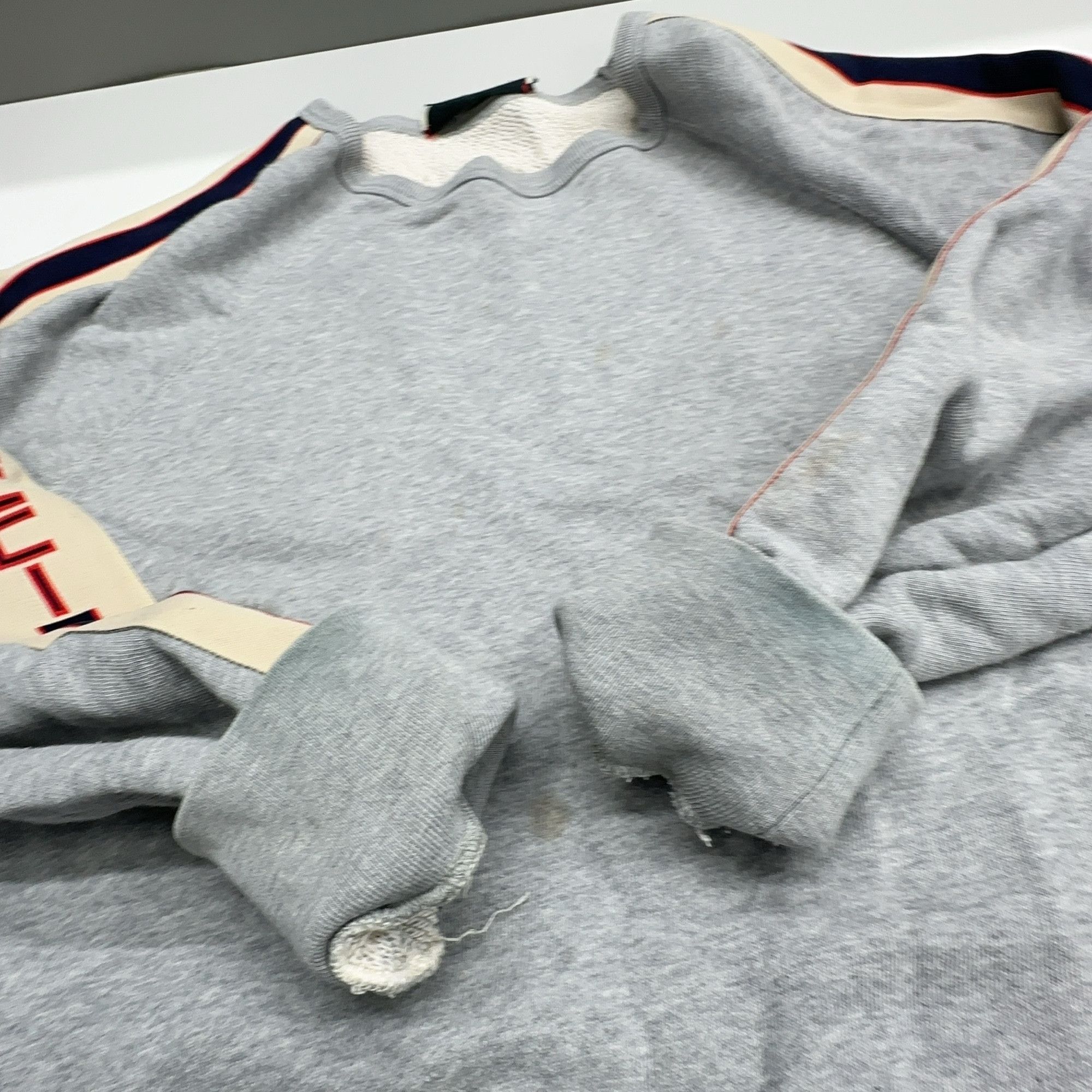 Gucci Gucci Logo Tape Crewneck Sweatshirt Size M Size US M / EU 48-50 / 2 - 13 Thumbnail