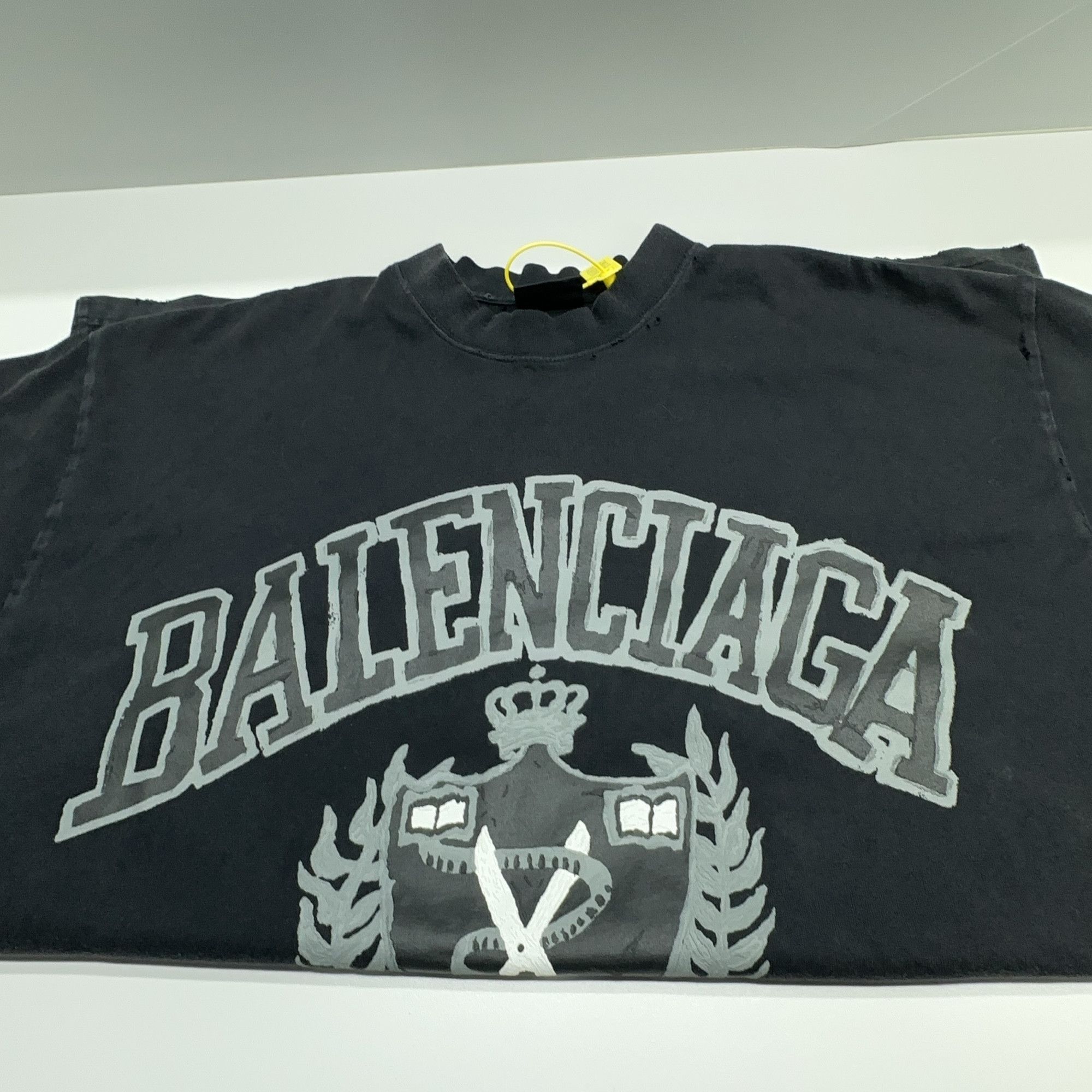 Balenciaga Balenciaga Crest Logo T-Shirt Size M Size US M / EU 48-50 / 2 - 7 Thumbnail