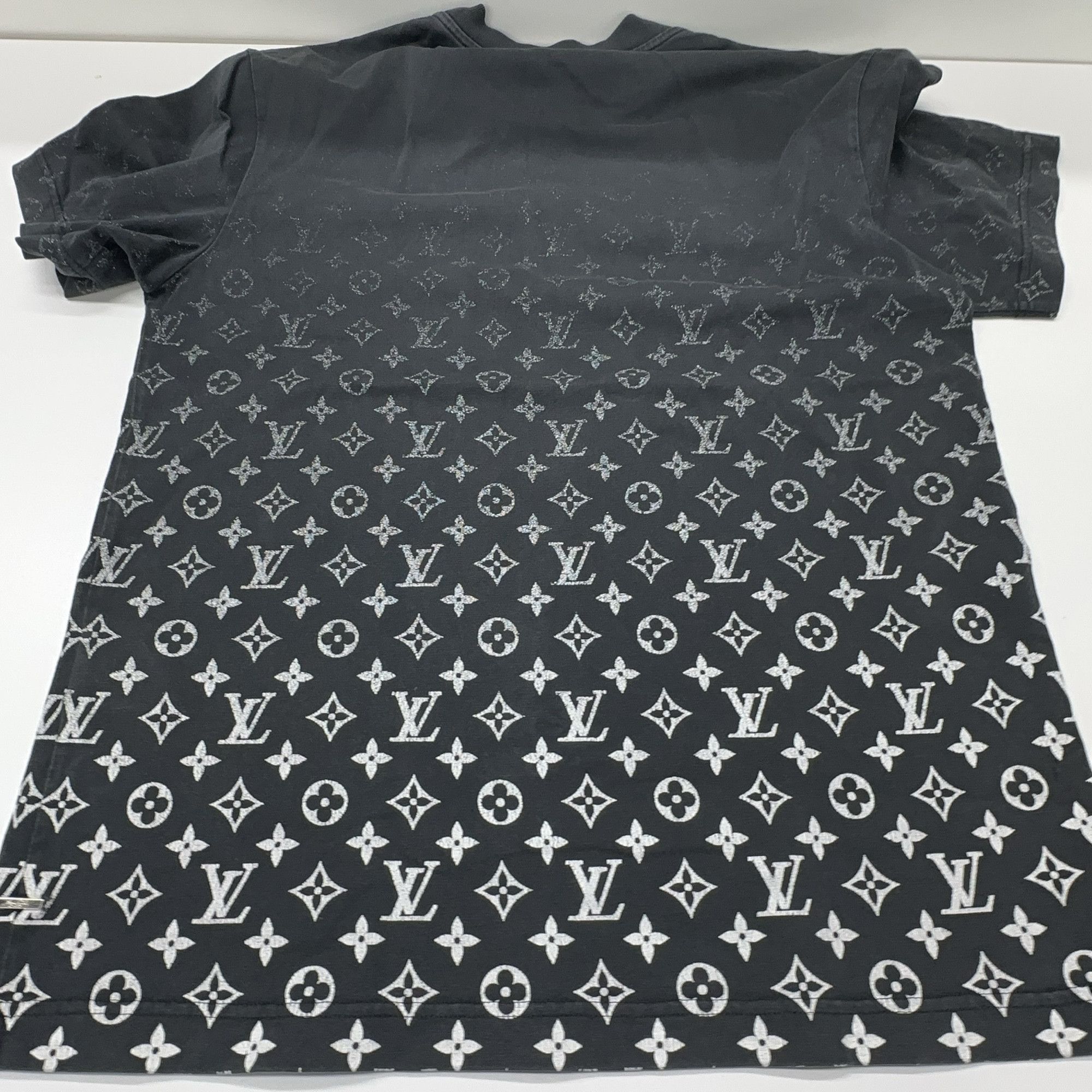 Louis Vuitton Louis Vuitton Monogram Gradient T-Shirt Size XS Size US XS / EU 42 / 0 - 12 Thumbnail