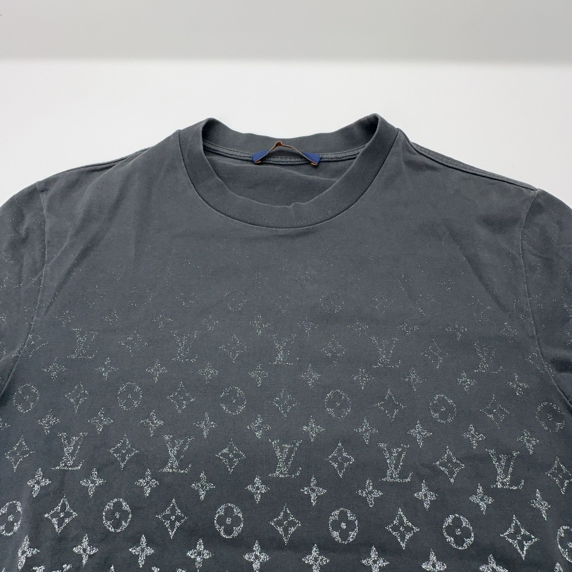 Louis Vuitton Louis Vuitton Monogram Gradient T-Shirt Size XS Size US XS / EU 42 / 0 - 6 Thumbnail