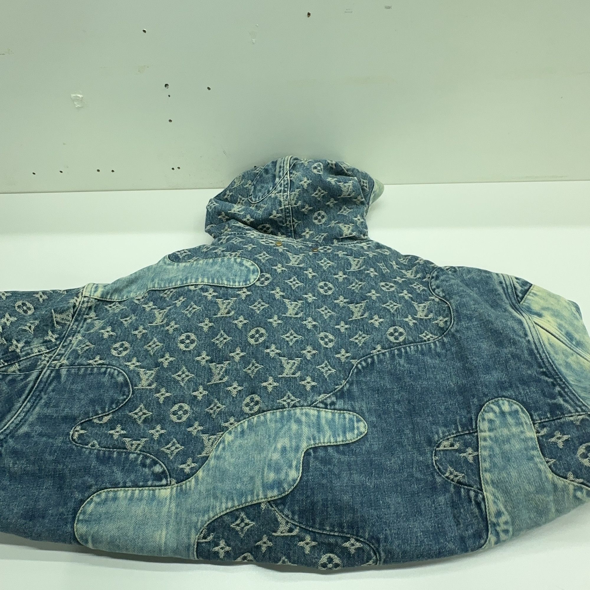 Louis Vuitton Louis Vuitton Monogram Hooded Denim Jacket Size 52 Size US L / EU 52-54 / 3 - 12 Thumbnail