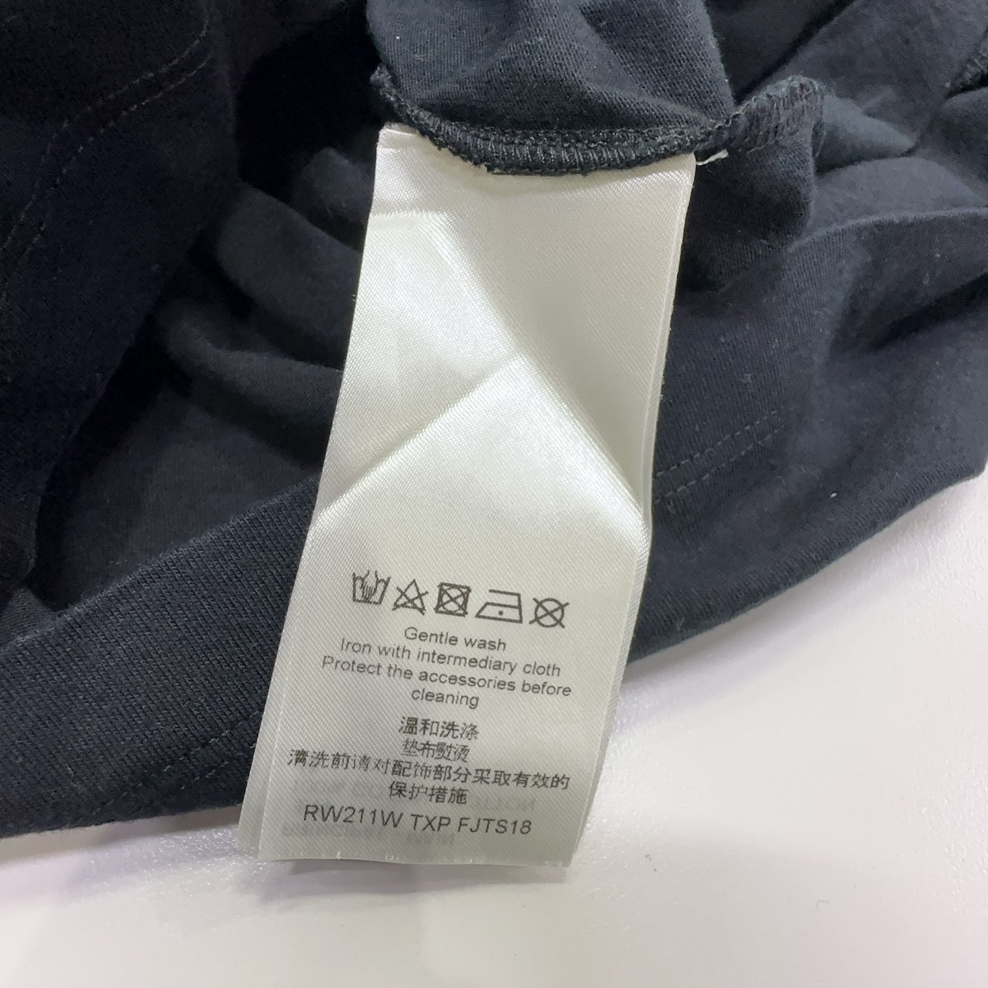 Louis Vuitton Louis Vuitton Logo Short Sleeve T-Shirt XXL Size XXL / US 16-18 / IT 52-54 - 3 Thumbnail